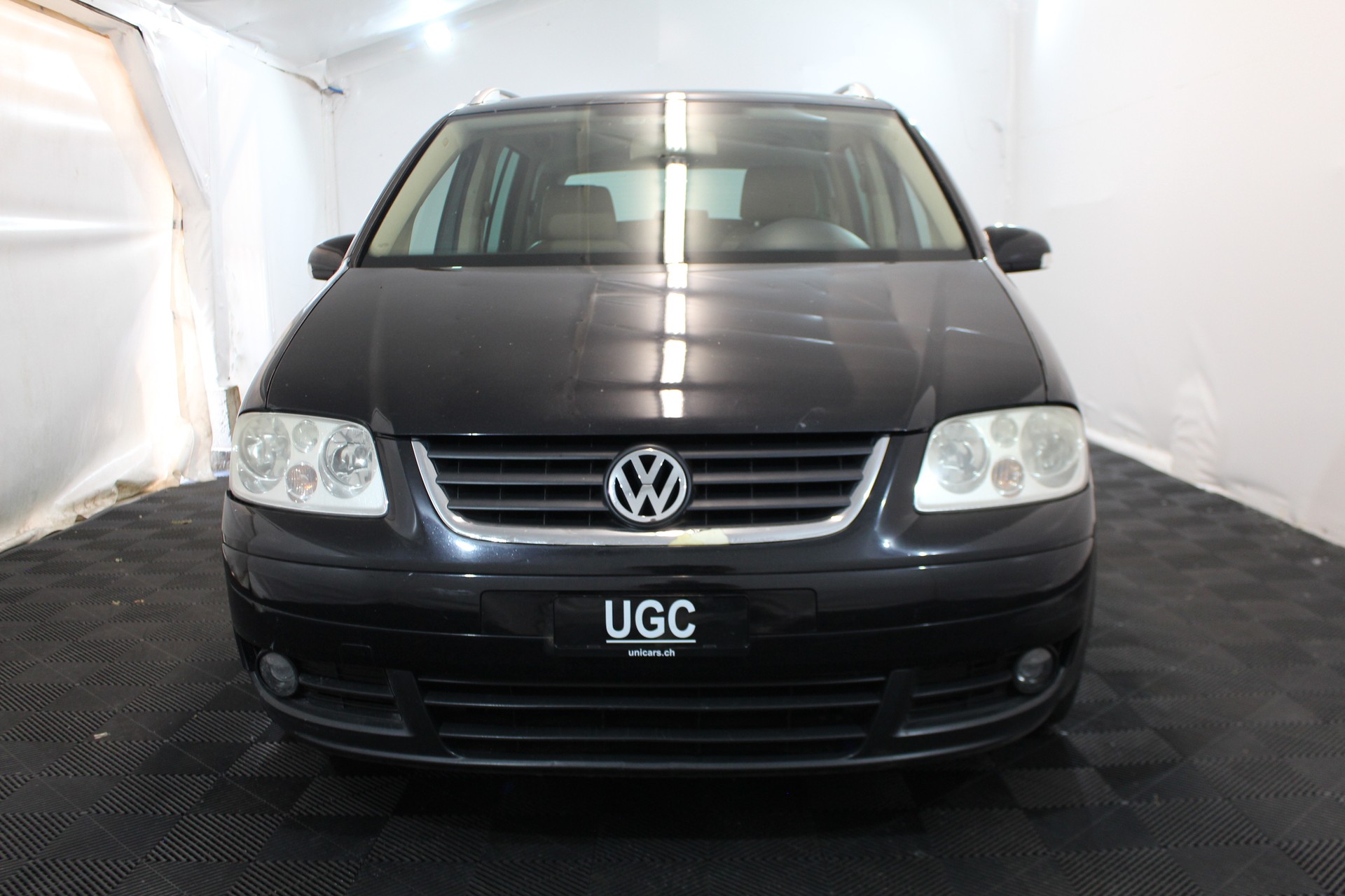 VW Touran 2.0 TDI DPF 140 Highline-showroom-element-1