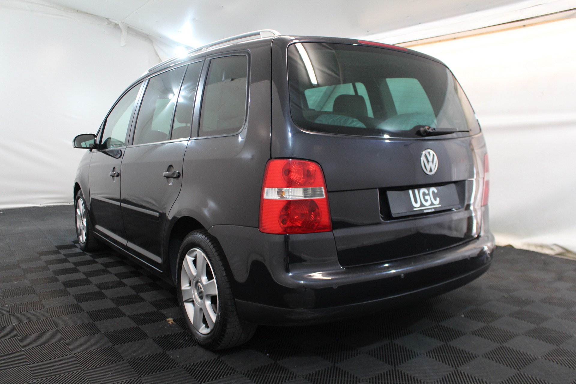 VW Touran 2.0 TDI DPF 140 Highline-showroom-element-3