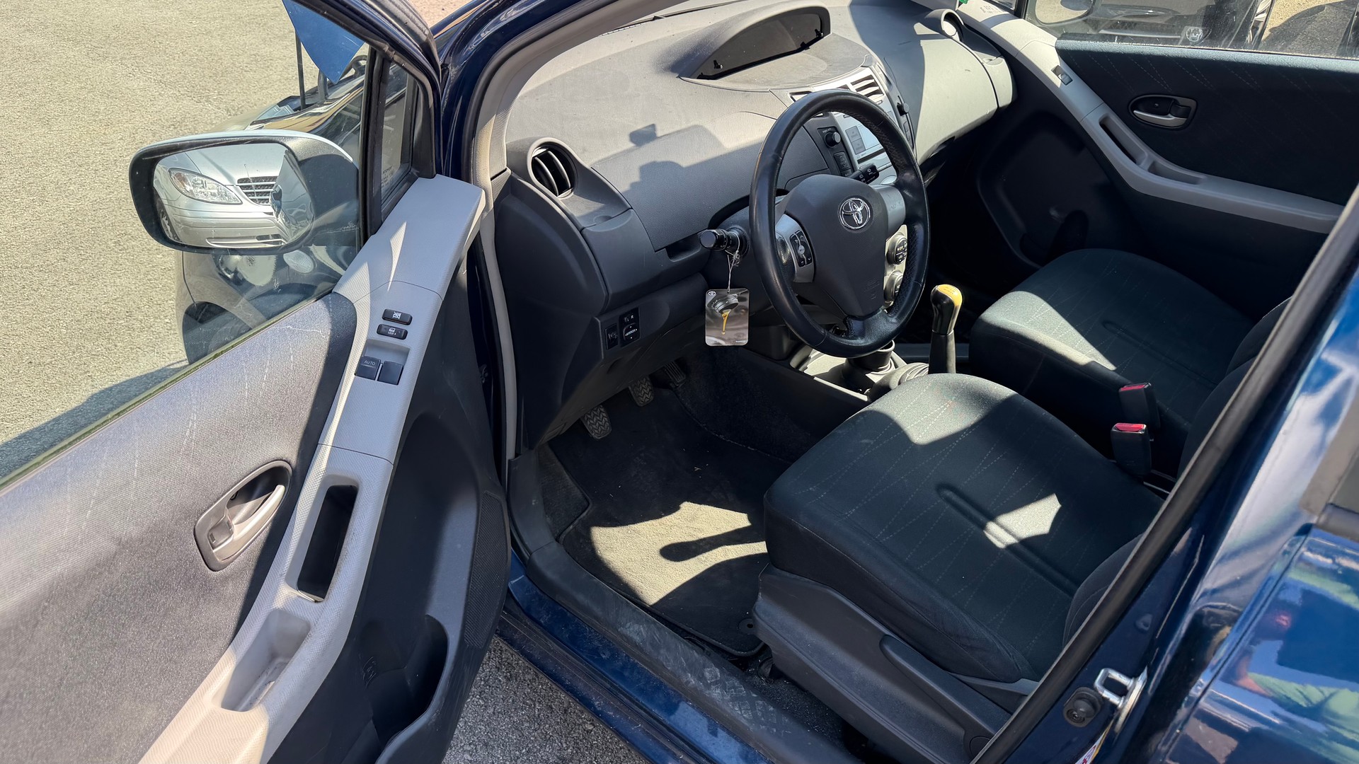 TOYOTA Yaris 1.3 Linea Sol-image-6