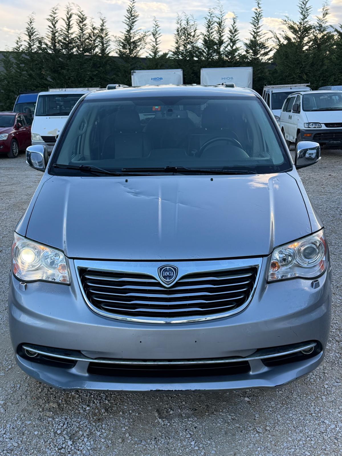 LANCIA Voyager 2.8D Silver Automatic-image-2