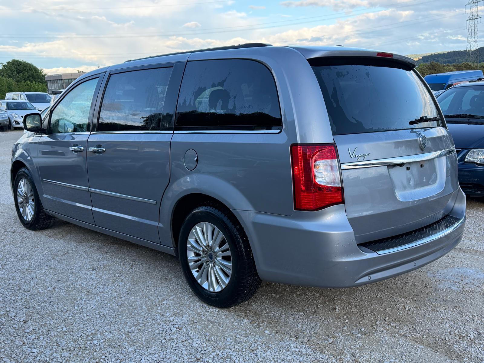 LANCIA Voyager 2.8D Silver Automatic-image-3