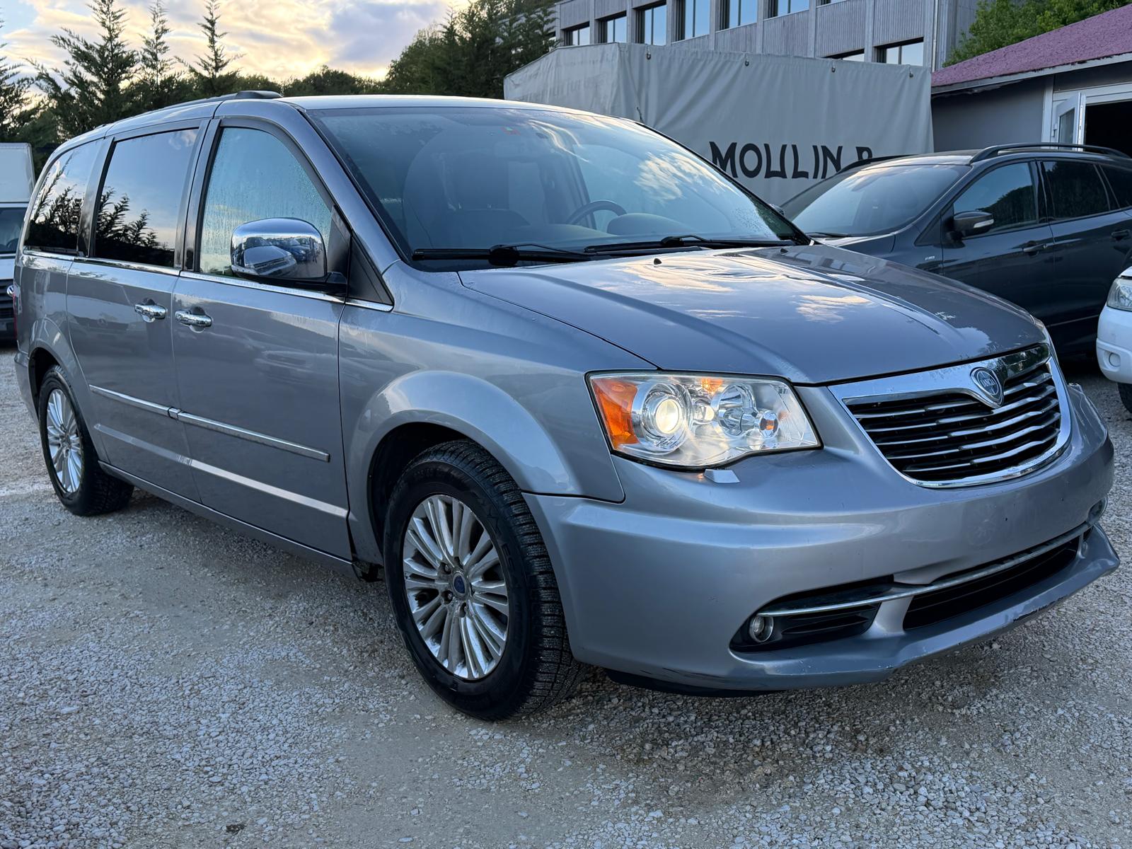 LANCIA Voyager 2.8D Silver Automatic-image-0