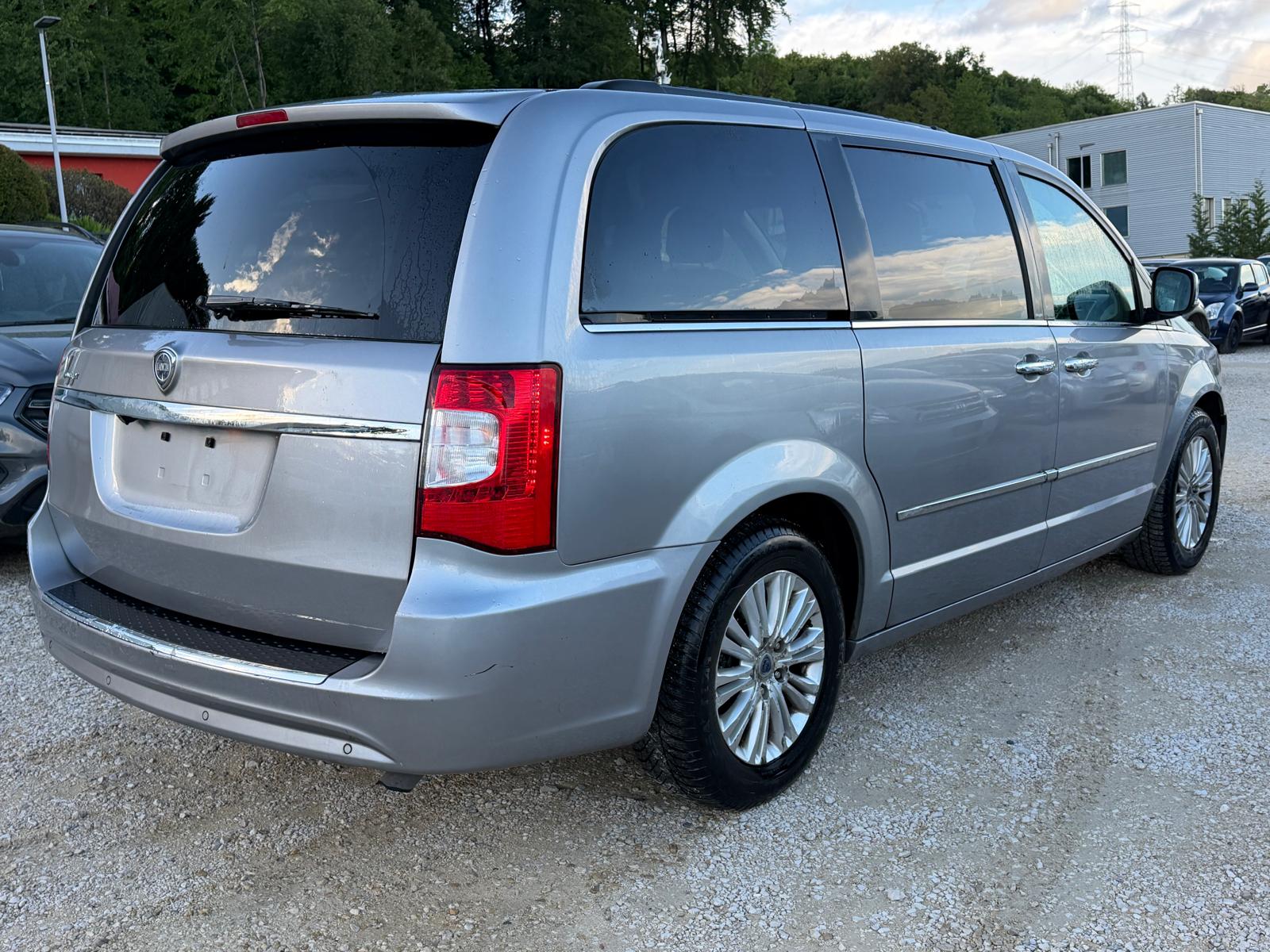 LANCIA Voyager 2.8D Silver Automatic-image-4
