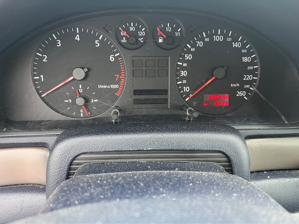 AUDI A4-image-7