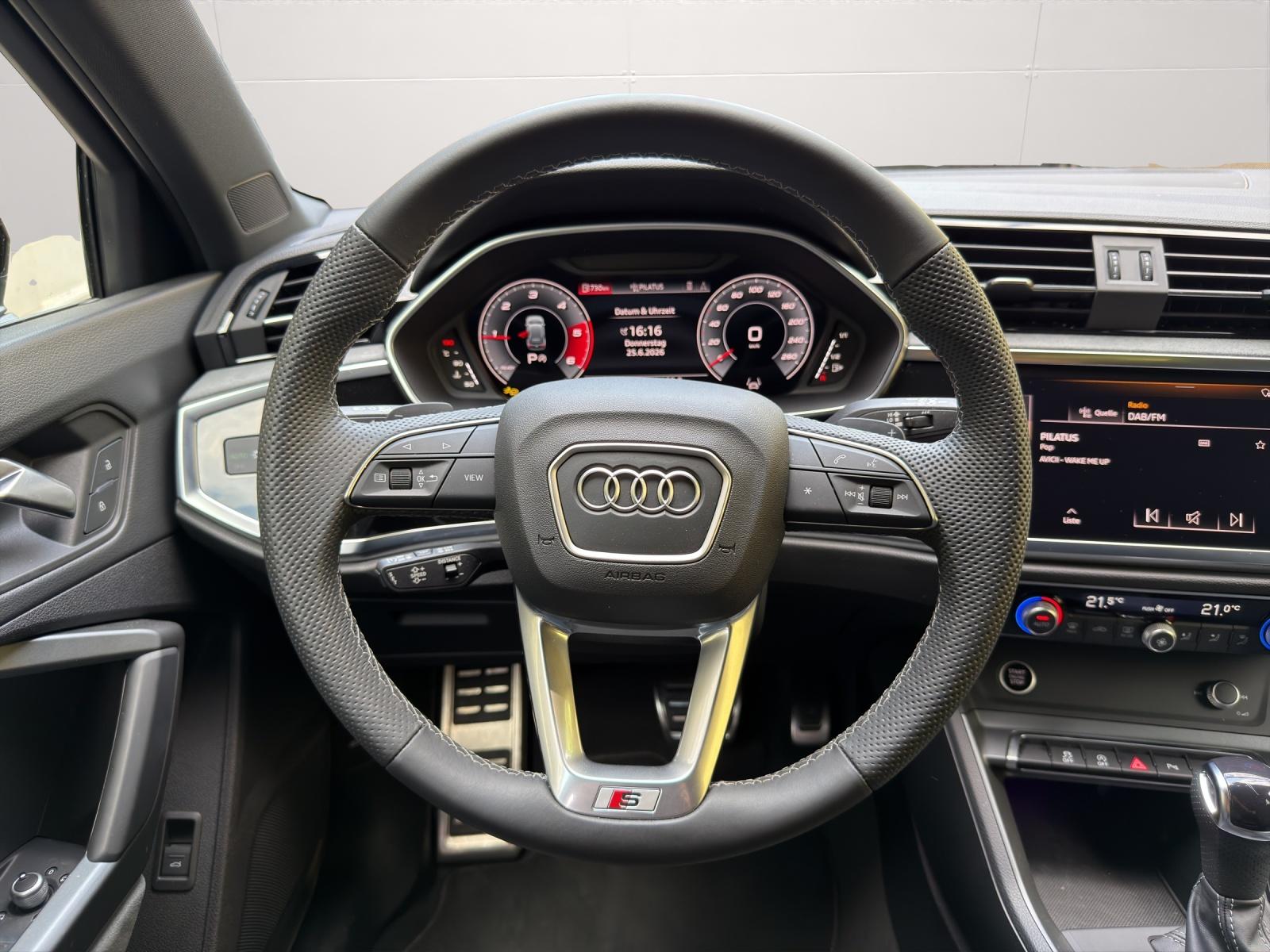 AUDI Q3 2.0 40 TDI S line quattro S-Tronic-image-9