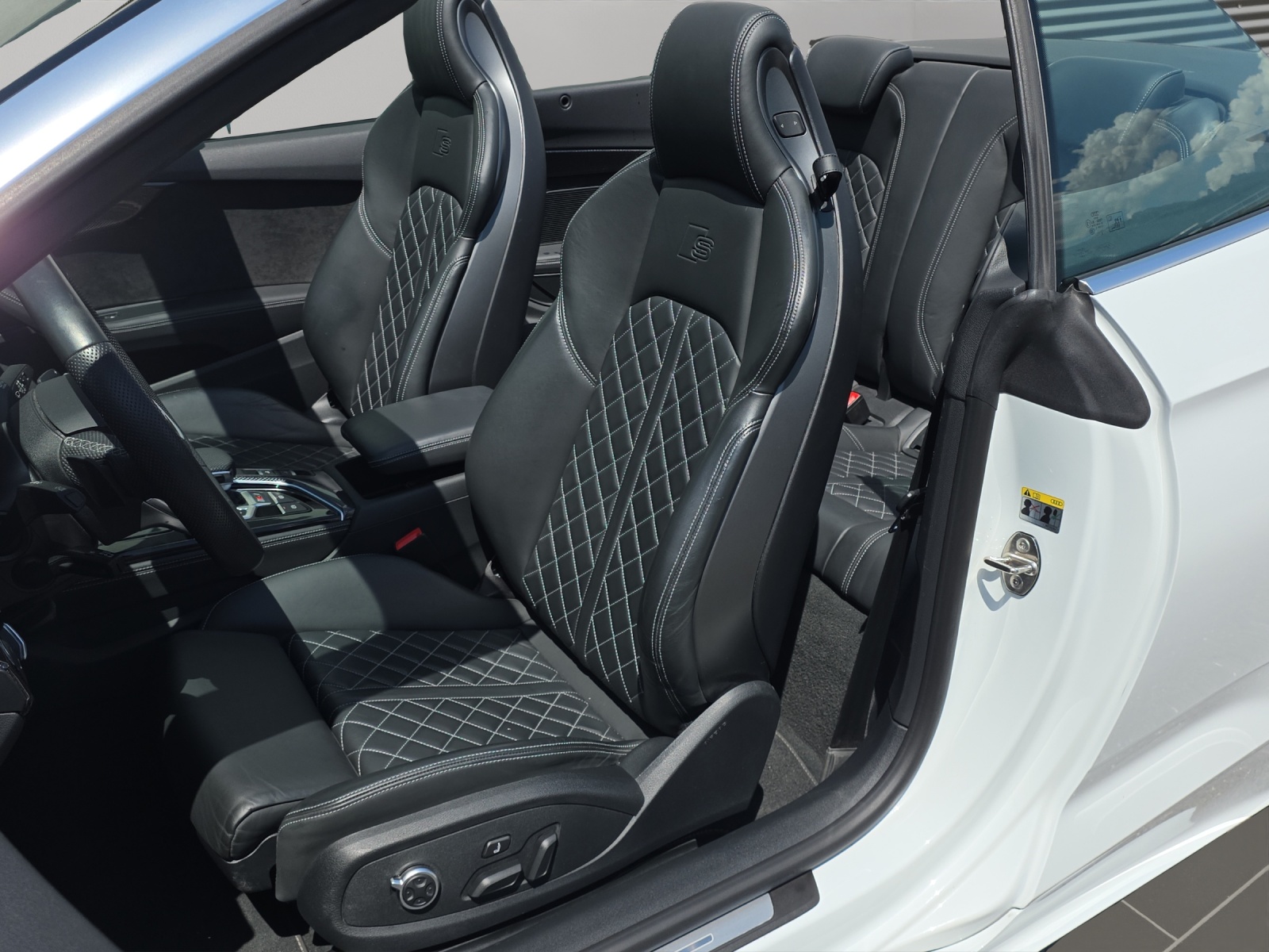 AUDI S5 Cabriolet 3.0 TFSI quattro tiptronic-image-8