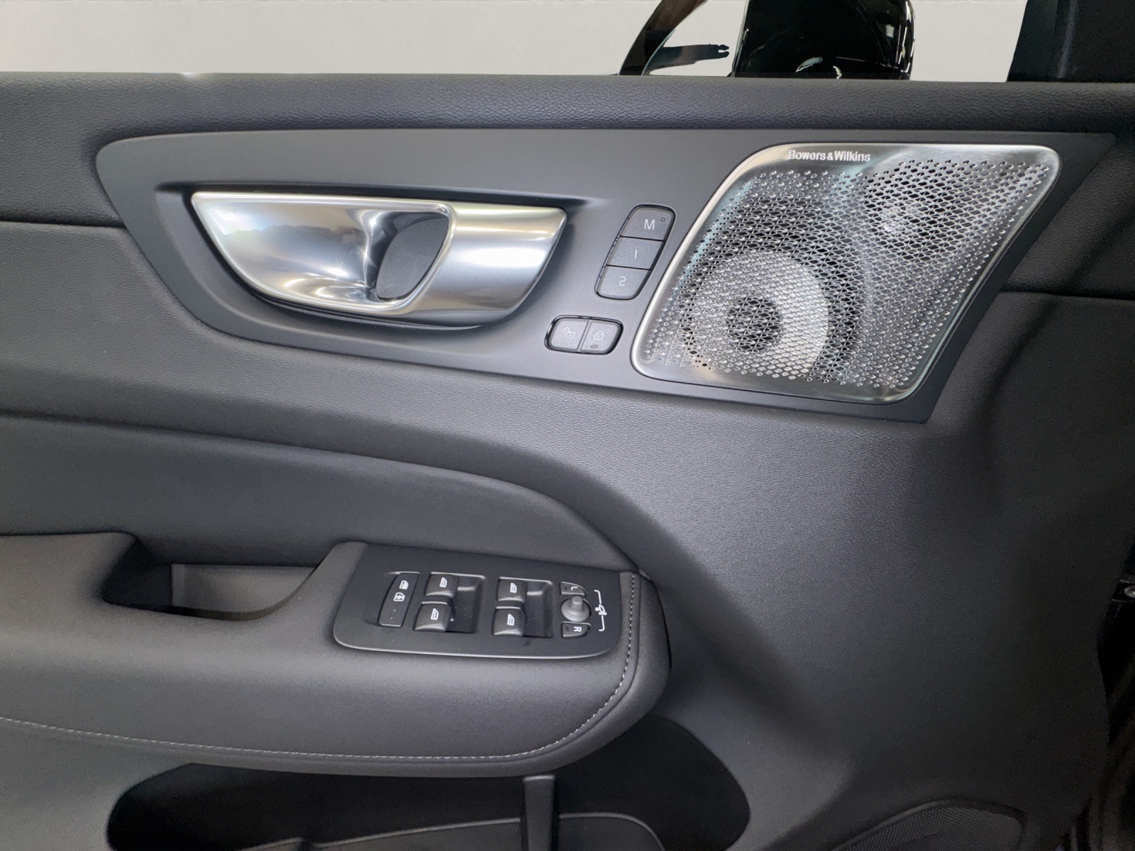 VOLVO XC60 2.0 T8 TE Black Edition eAWD-image-14