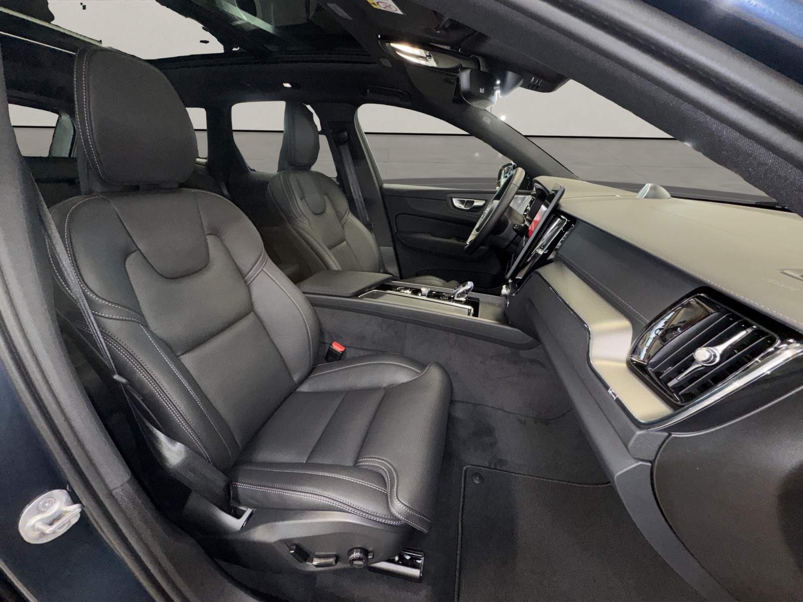 VOLVO XC60 2.0 T8 TE Black Edition eAWD-image-11