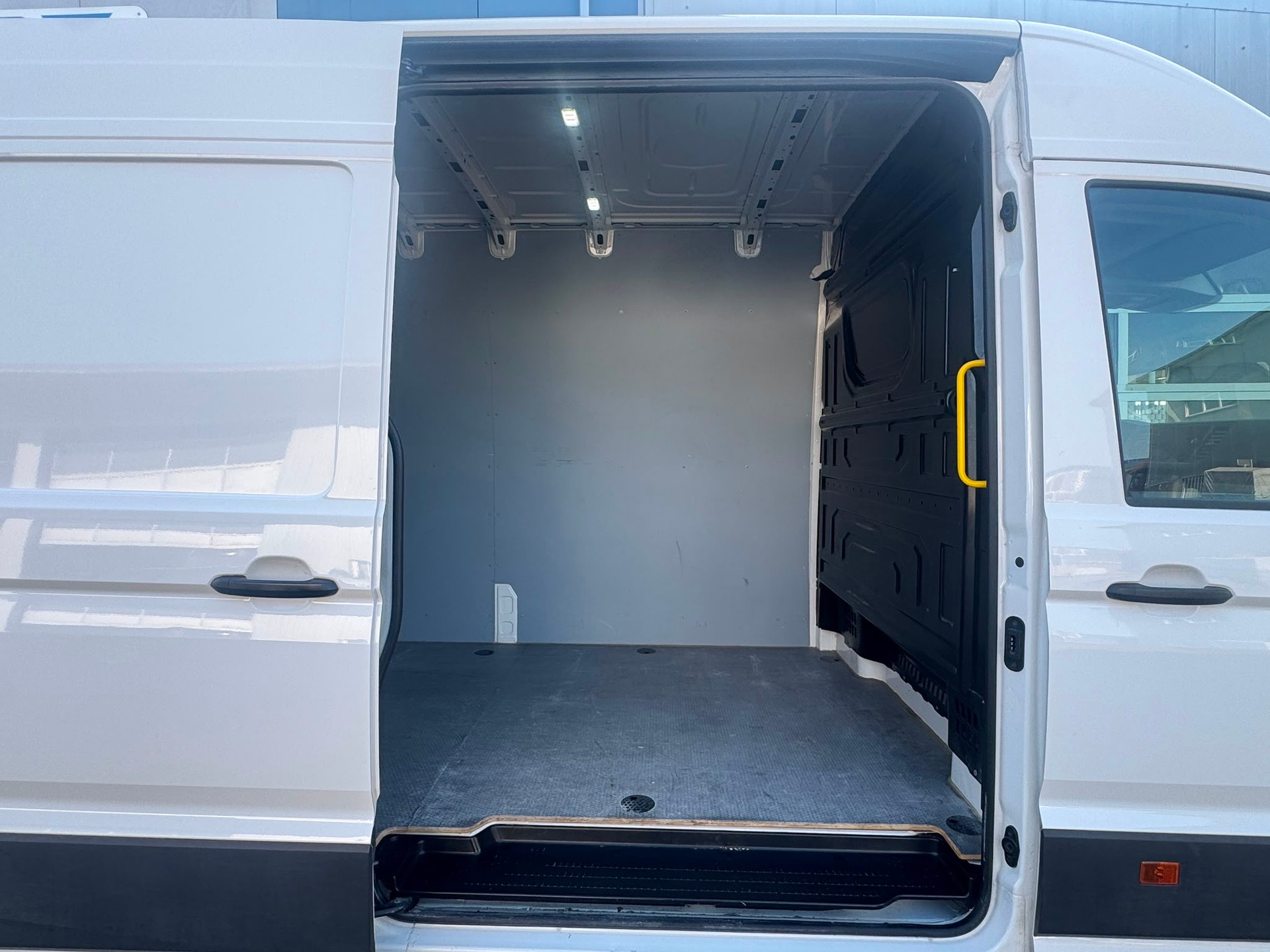 VW Crafter 35 2.0 TDI L4 Automat 140PS-showroom-element-3