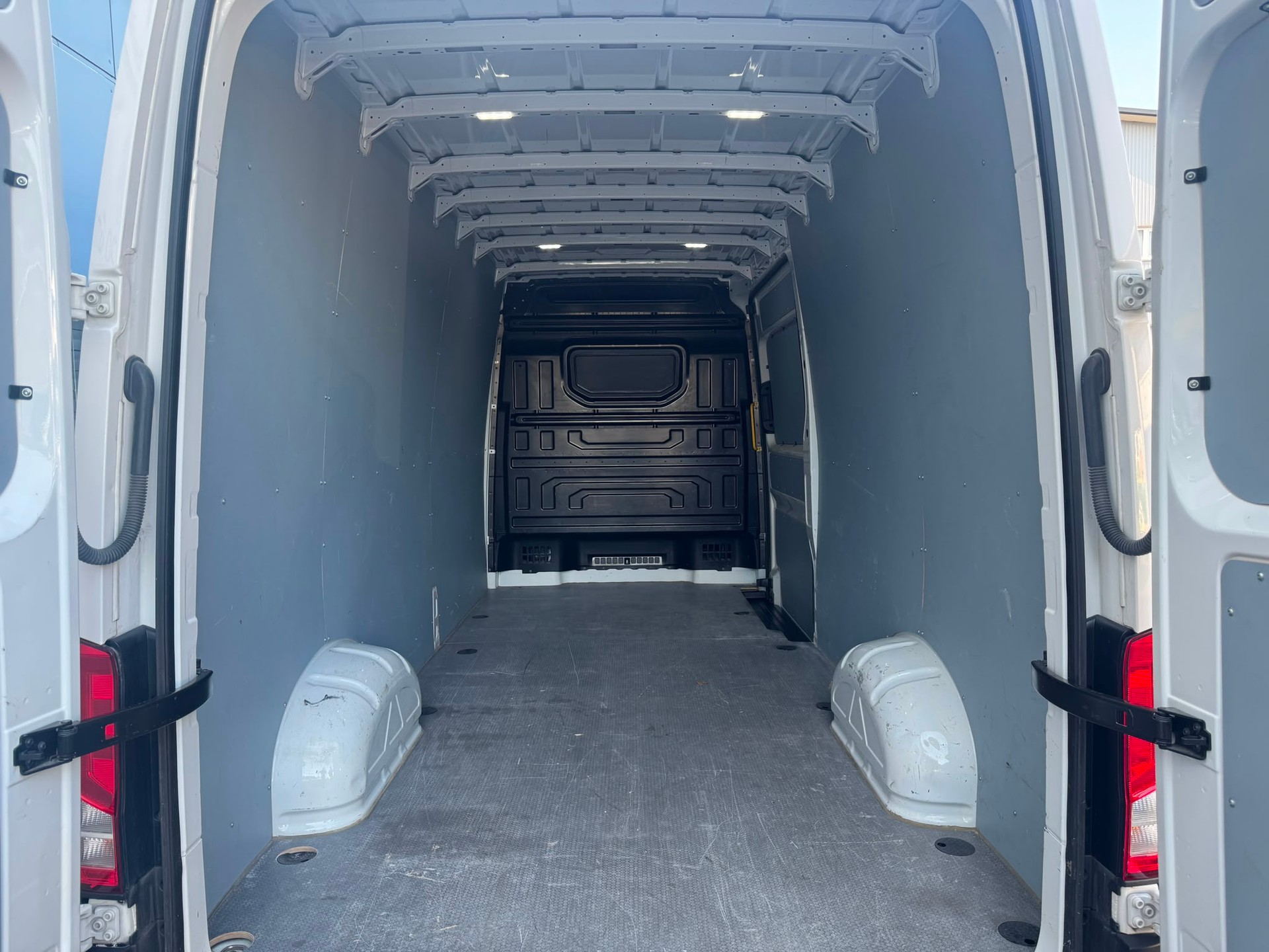 VW Crafter 35 2.0 TDI L4 Automat 140PS-image-8