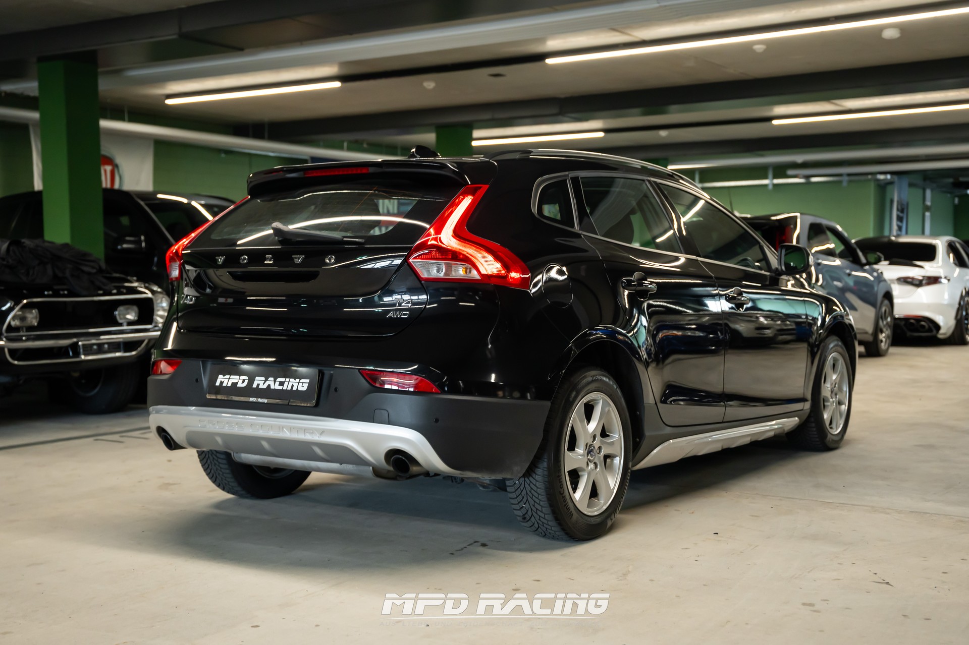 VOLVO V40 Cross Country T4 2.0 AWD Family Ed. Geartr.-image-3