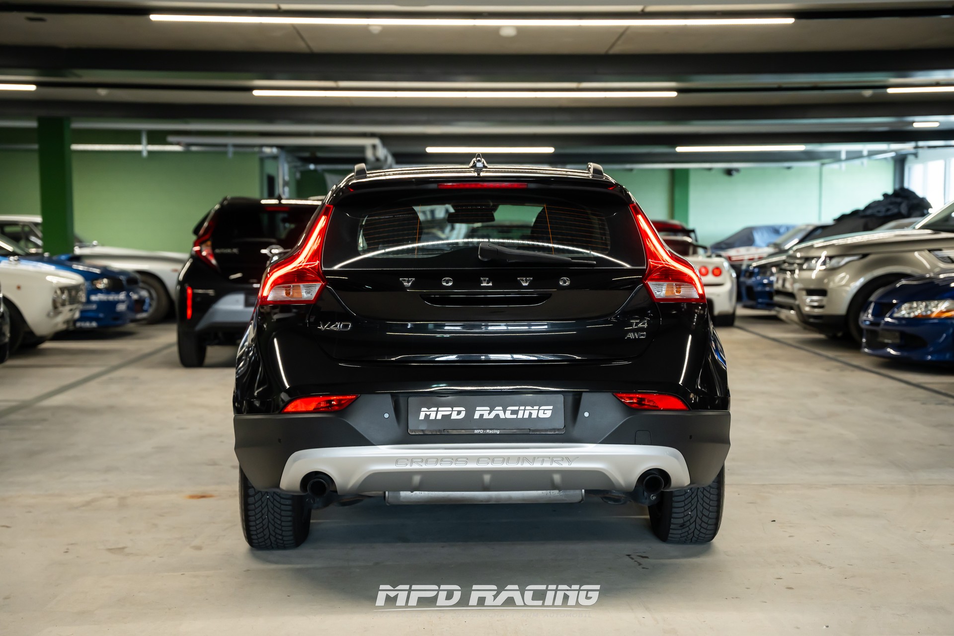VOLVO V40 Cross Country T4 2.0 AWD Family Ed. Geartr.-image-5