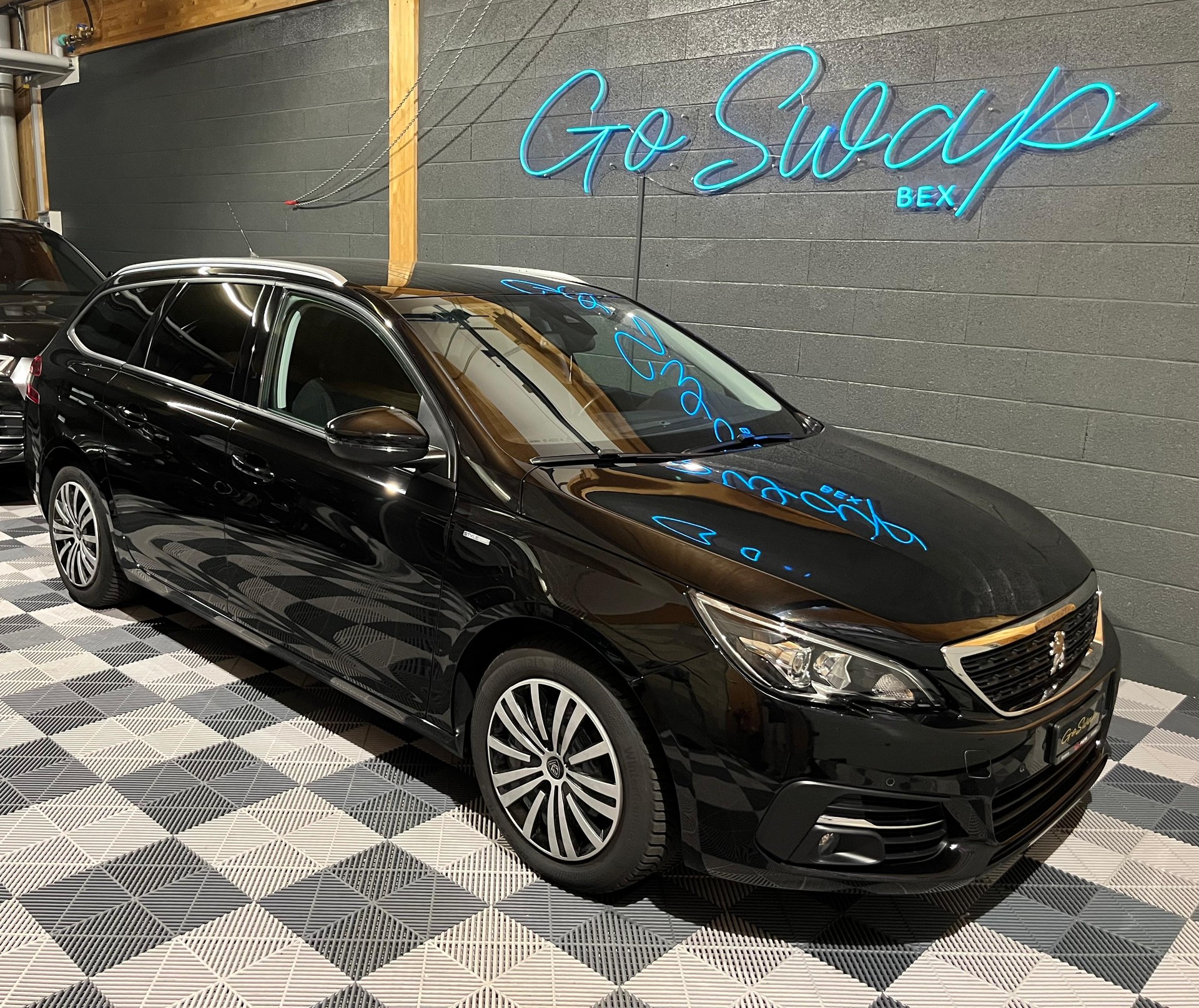 PEUGEOT 308 SW 1.2 Pure Tech Style EAT8-image-0