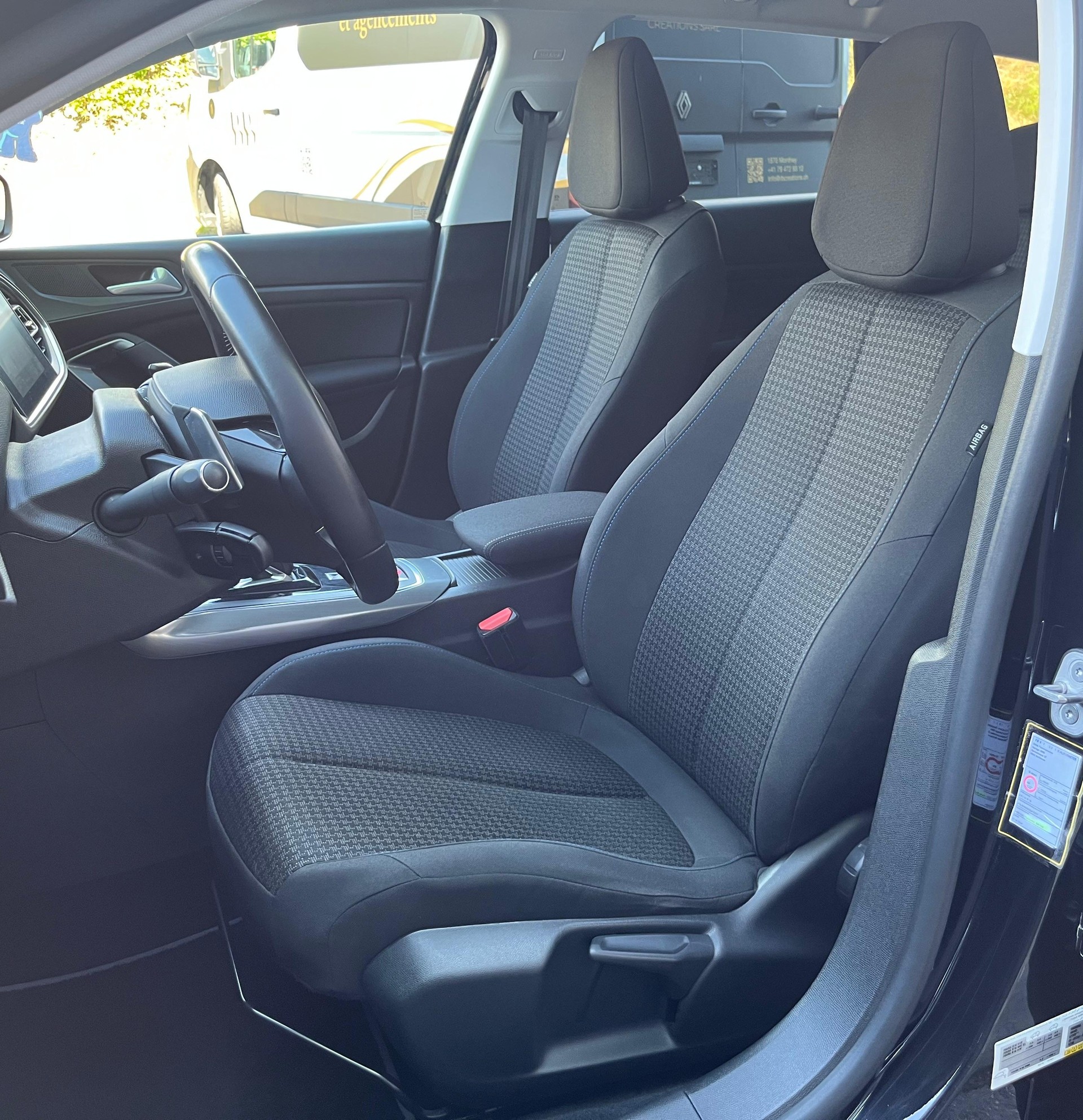 PEUGEOT 308 SW 1.2 Pure Tech Style EAT8-image-8