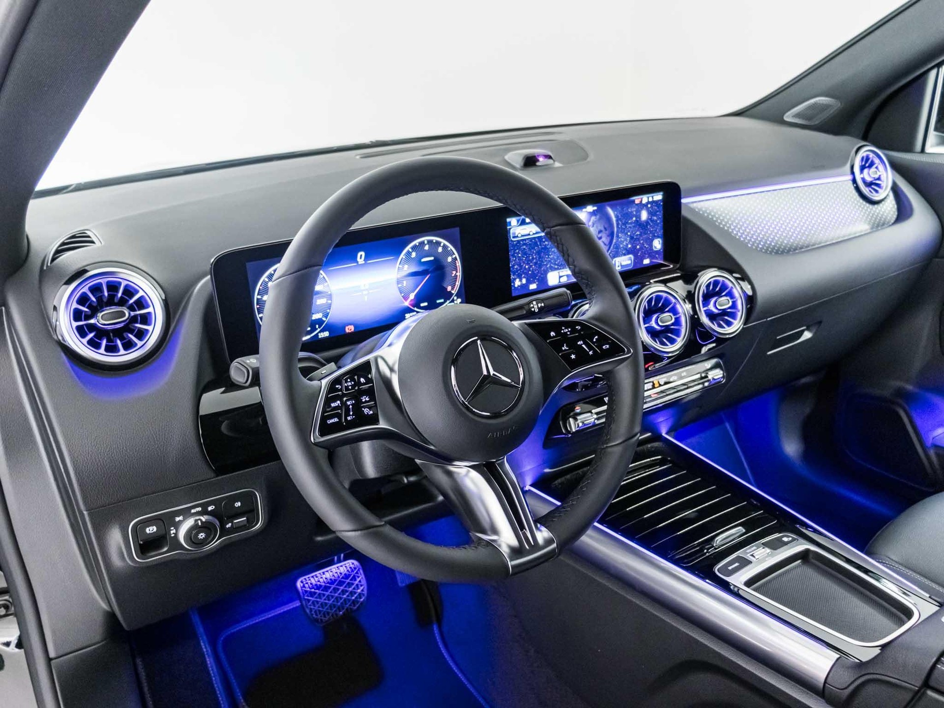 MERCEDES-BENZ GLA 200 "Night Star"-image-8