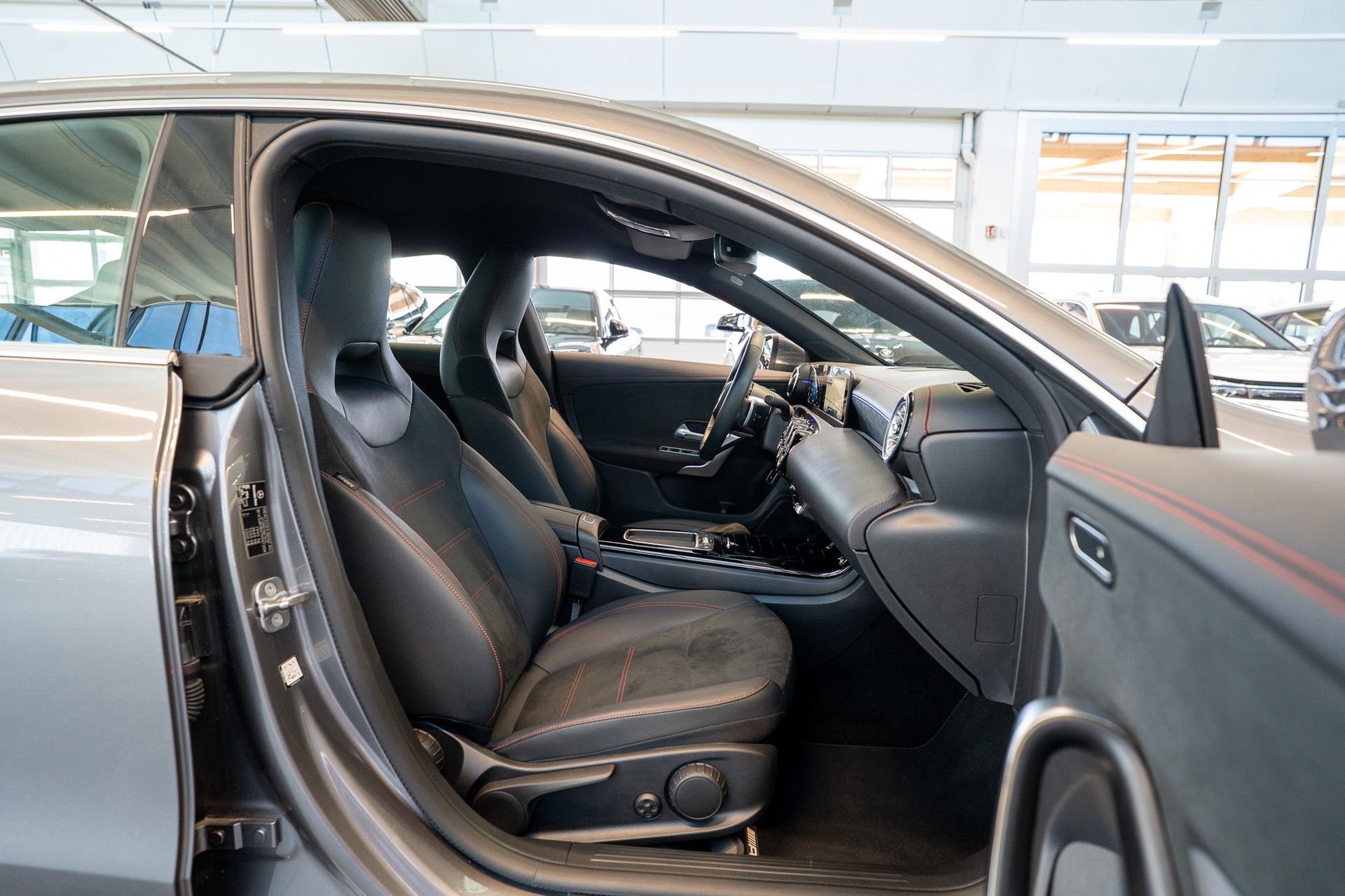 MERCEDES-BENZ CLA 200 AMG Line / Facelift / Rückfahrkamera / Ambientebeleuchtung-image-13