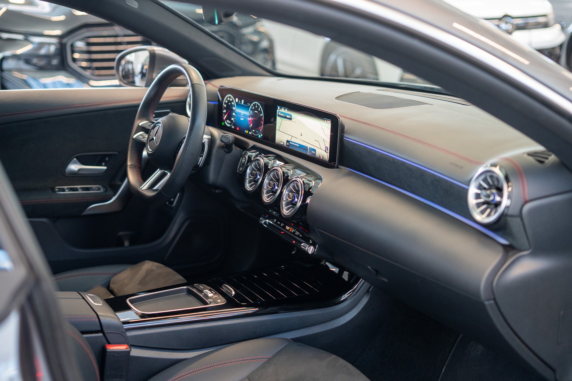 MERCEDES-BENZ CLA 200 AMG Line / Facelift / Rückfahrkamera / Ambientebeleuchtung-image-14