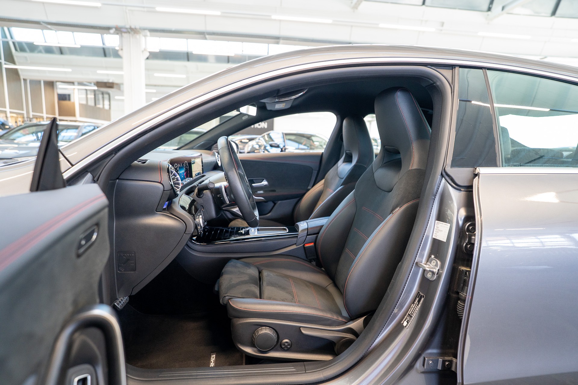 MERCEDES-BENZ CLA 200 AMG Line / Facelift / Rückfahrkamera / Ambientebeleuchtung-image-7