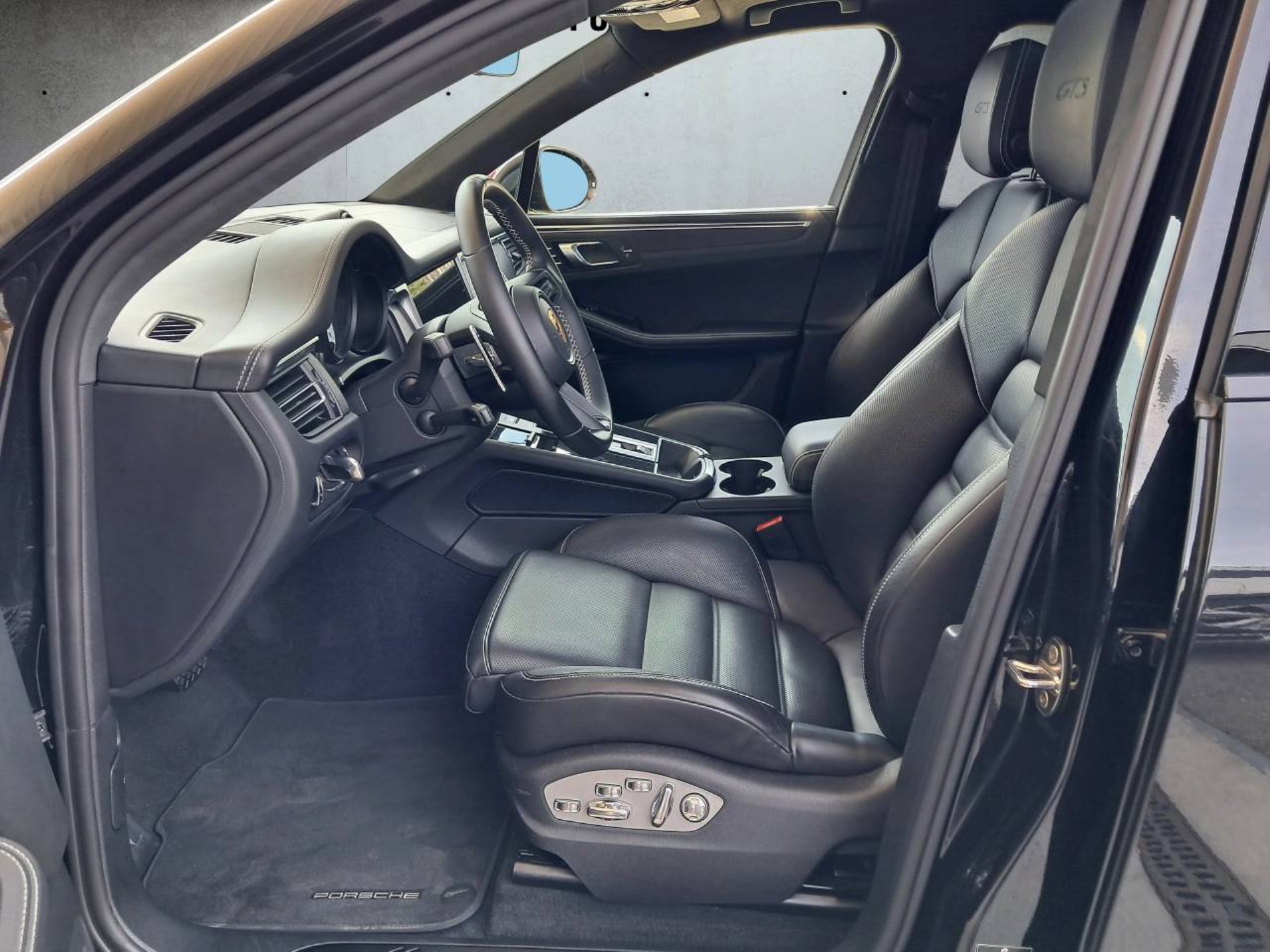 PORSCHE Macan GTS (MY23)-image-3
