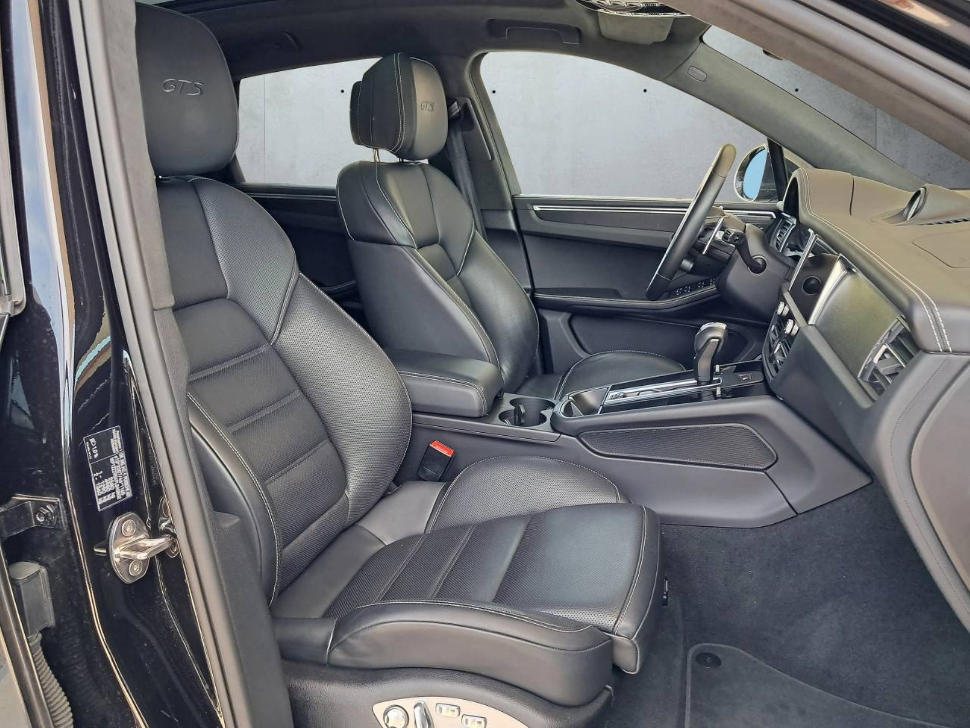 PORSCHE Macan GTS (MY23)-image-14