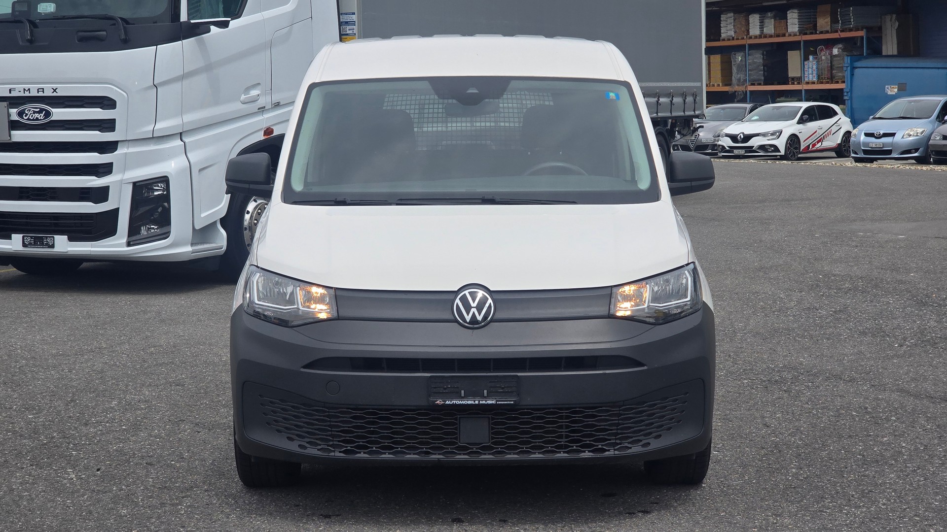 VW Caddy Cargo 2.0TDI-image-1