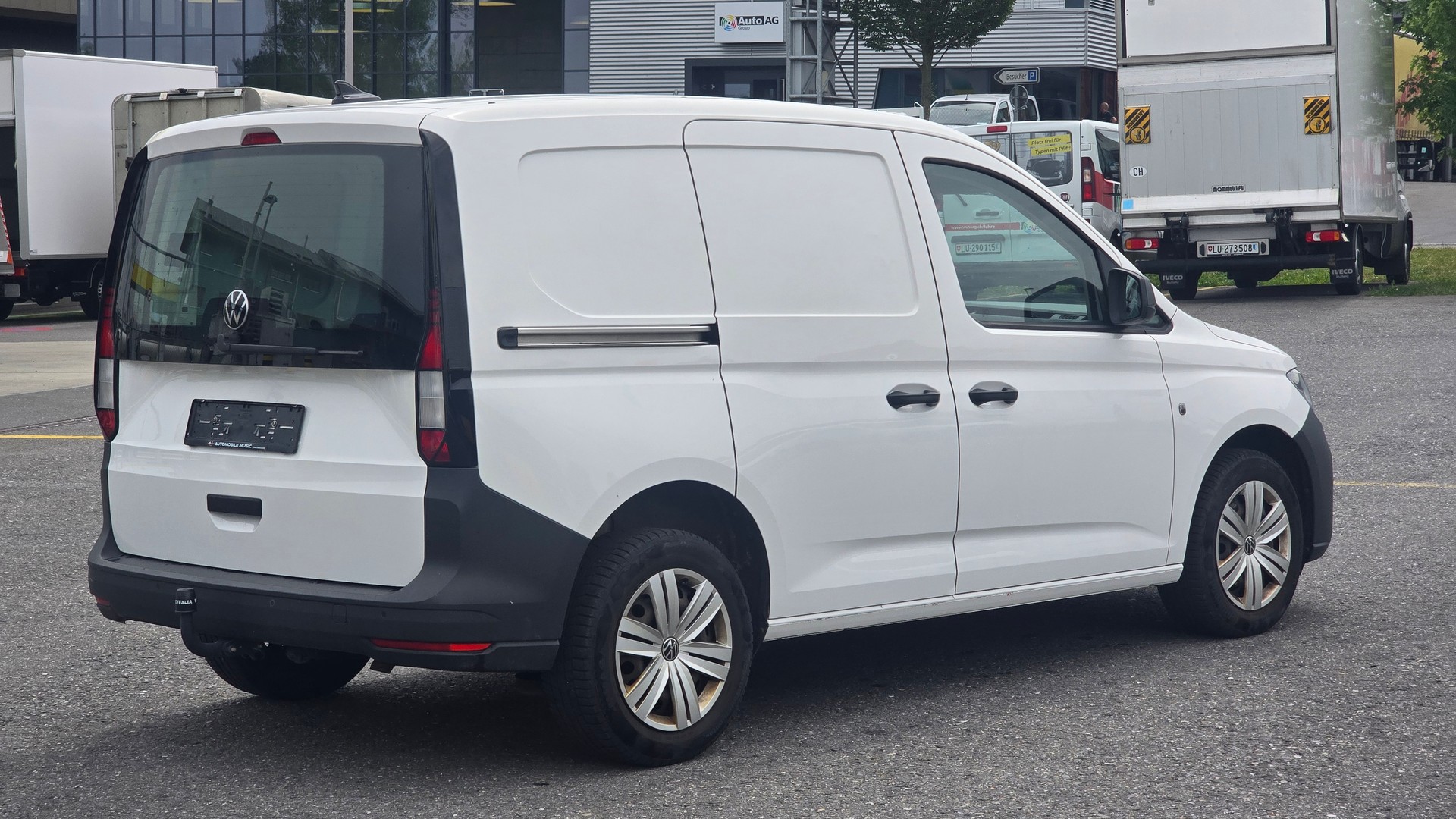 VW Caddy Cargo 2.0TDI-image-4