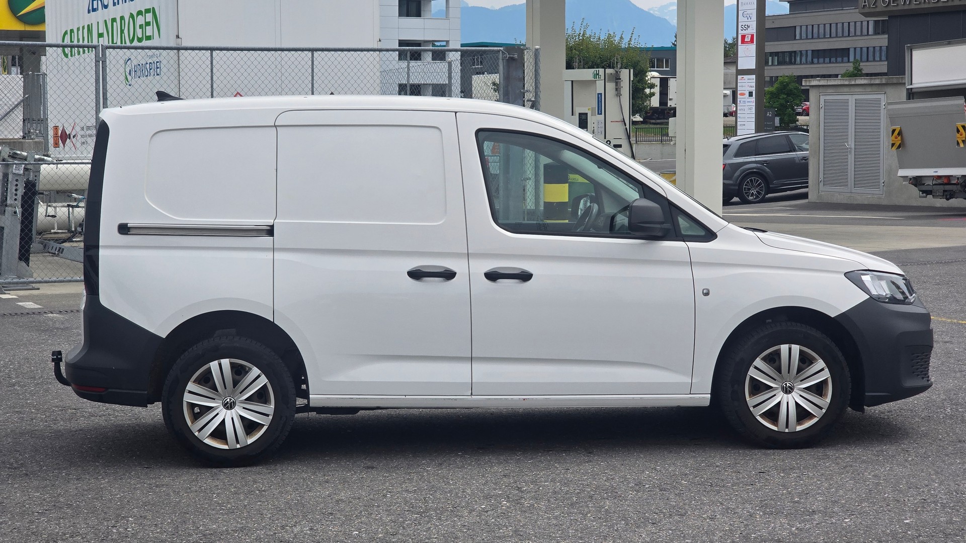 VW Caddy Cargo 2.0TDI-image-3