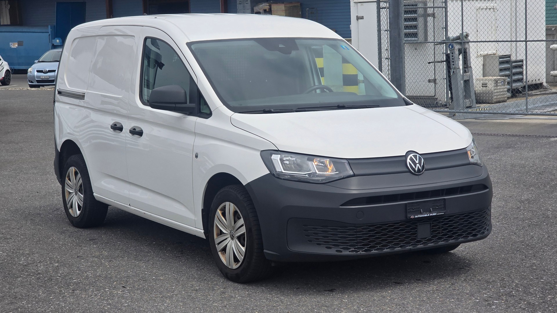 VW Caddy Cargo 2.0TDI-image-2