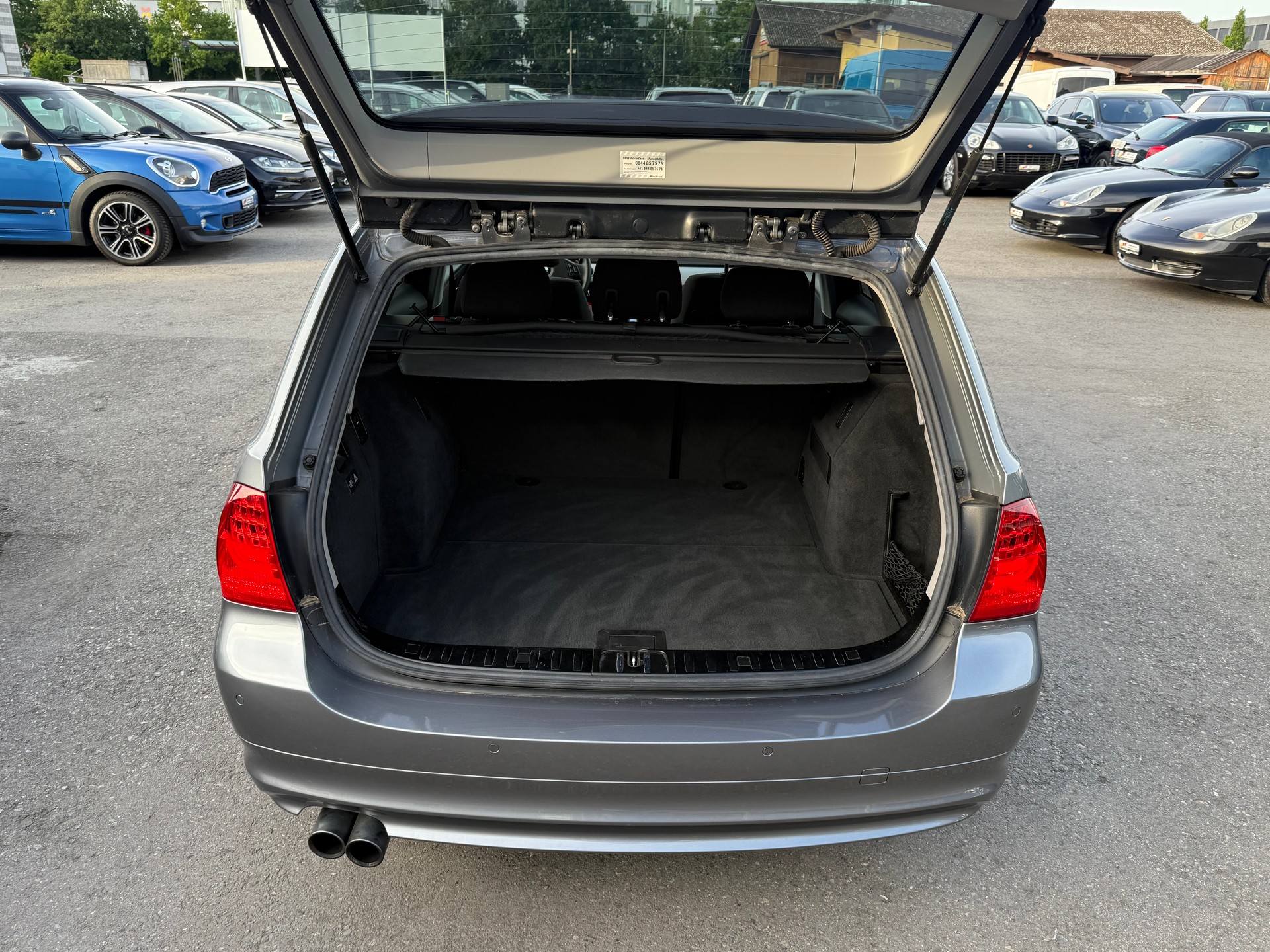 BMW 325i Touring Steptronic / Frisch ab MFK & Service / 1.Hand von Senior / Facelift / KM GARANTIERT!-image-10