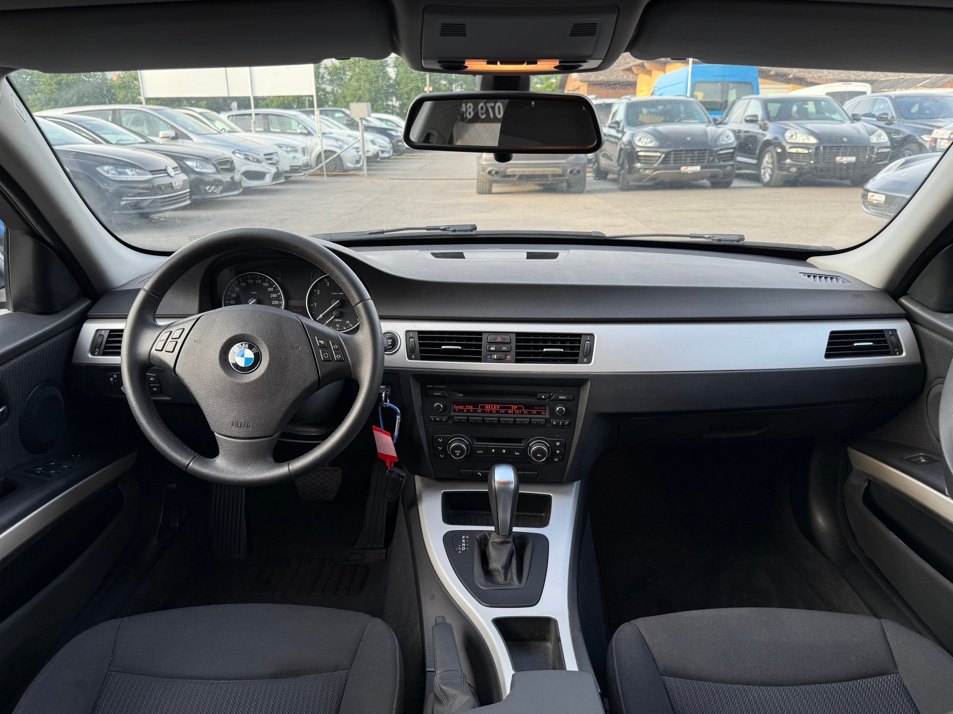 BMW 325i Touring Steptronic / Frisch ab MFK & Service / 1.Hand von Senior / Facelift / KM GARANTIERT!-image-7
