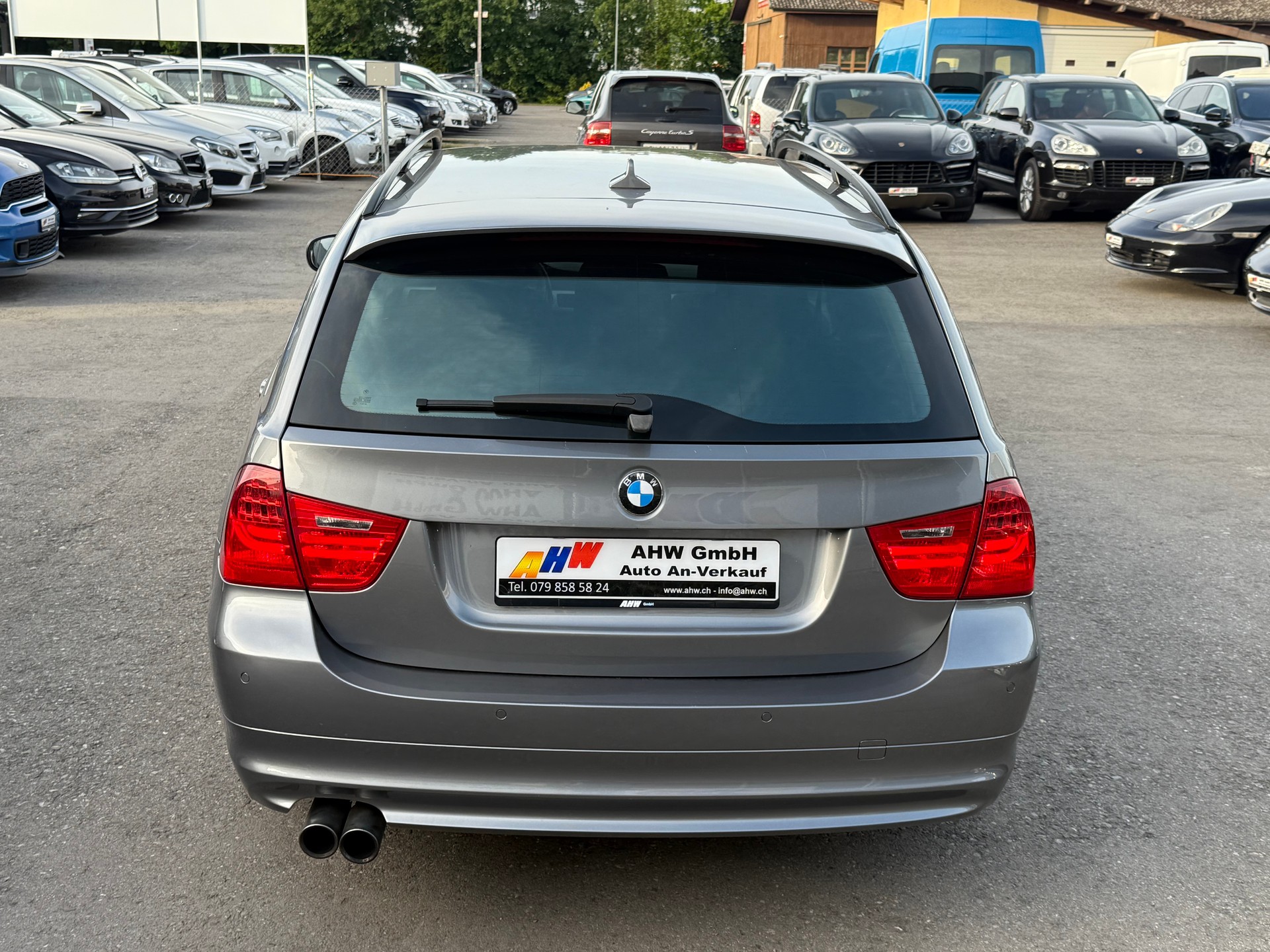 BMW 325i Touring Steptronic / Frisch ab MFK & Service / 1.Hand von Senior / Facelift / KM GARANTIERT!-image-4