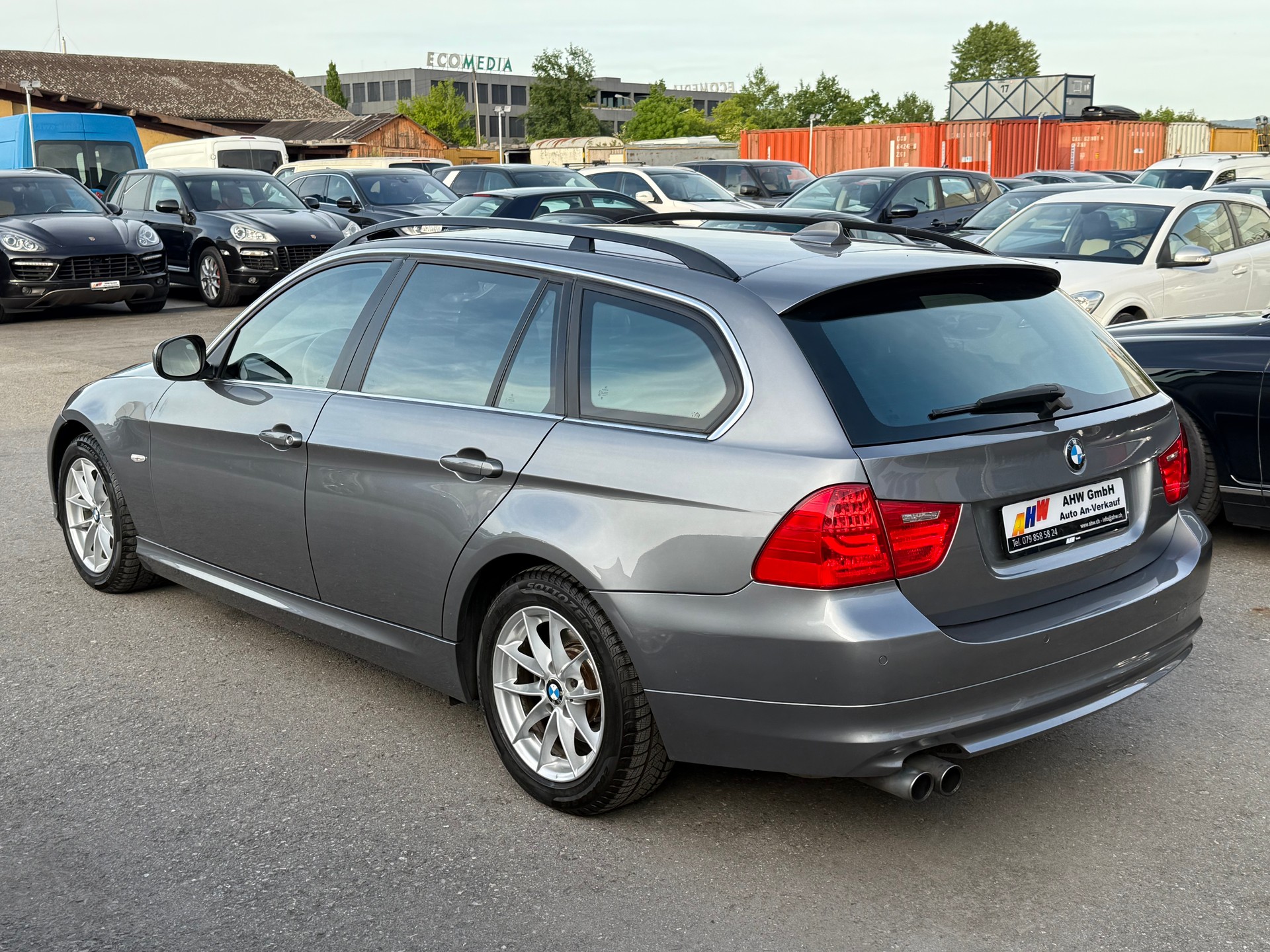 BMW 325i Touring Steptronic / Frisch ab MFK & Service / 1.Hand von Senior / Facelift / KM GARANTIERT!-image-5
