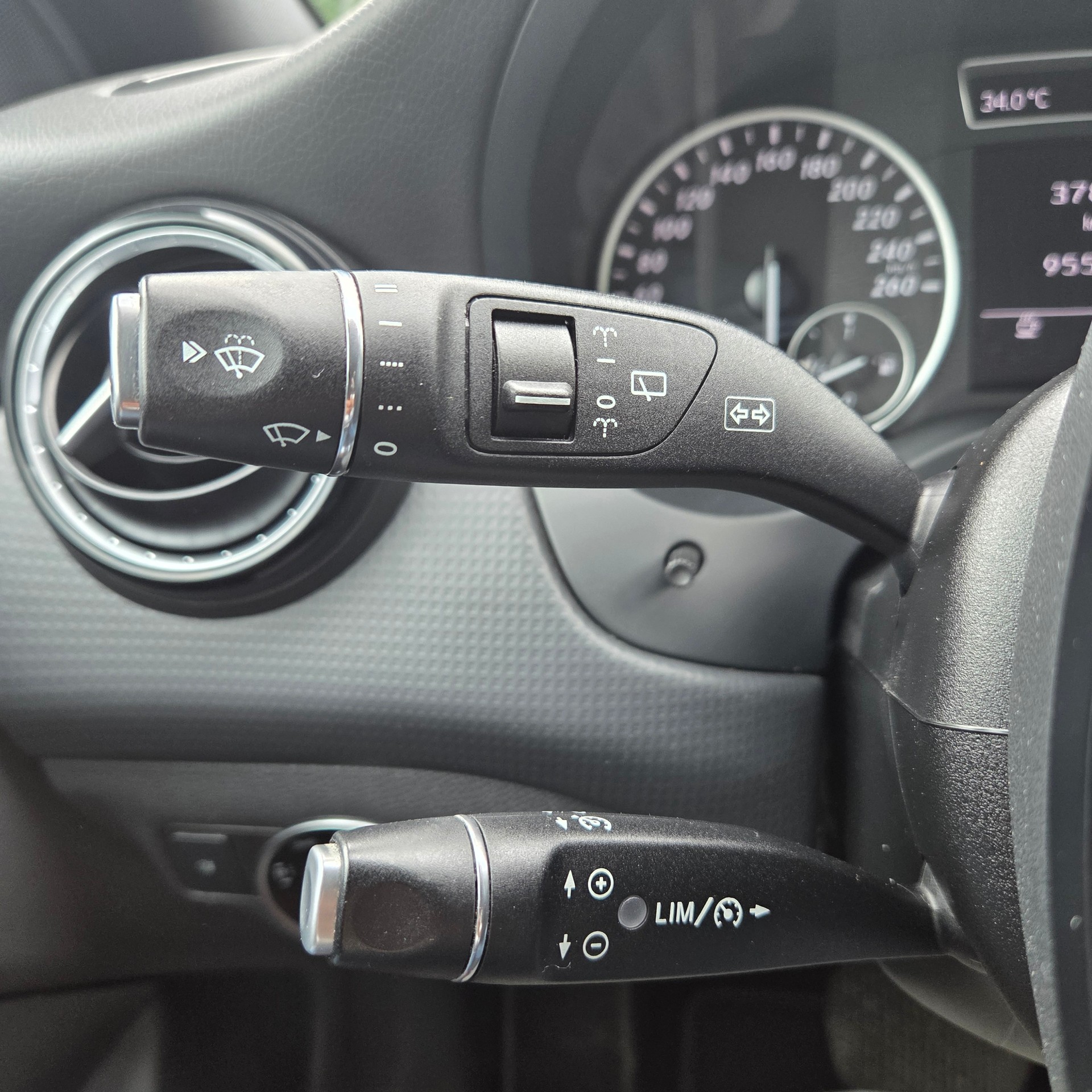 MERCEDES-BENZ A 180 Style 7G-DCT-image-14