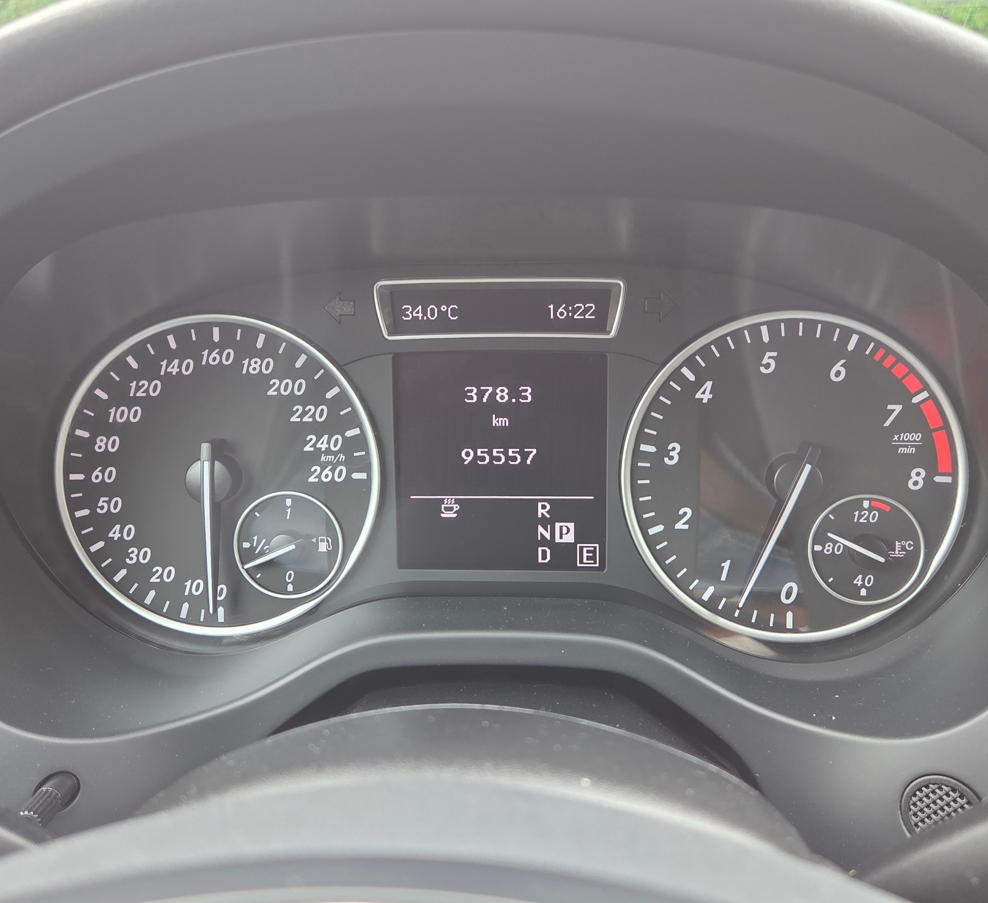 MERCEDES-BENZ A 180 Style 7G-DCT-image-13