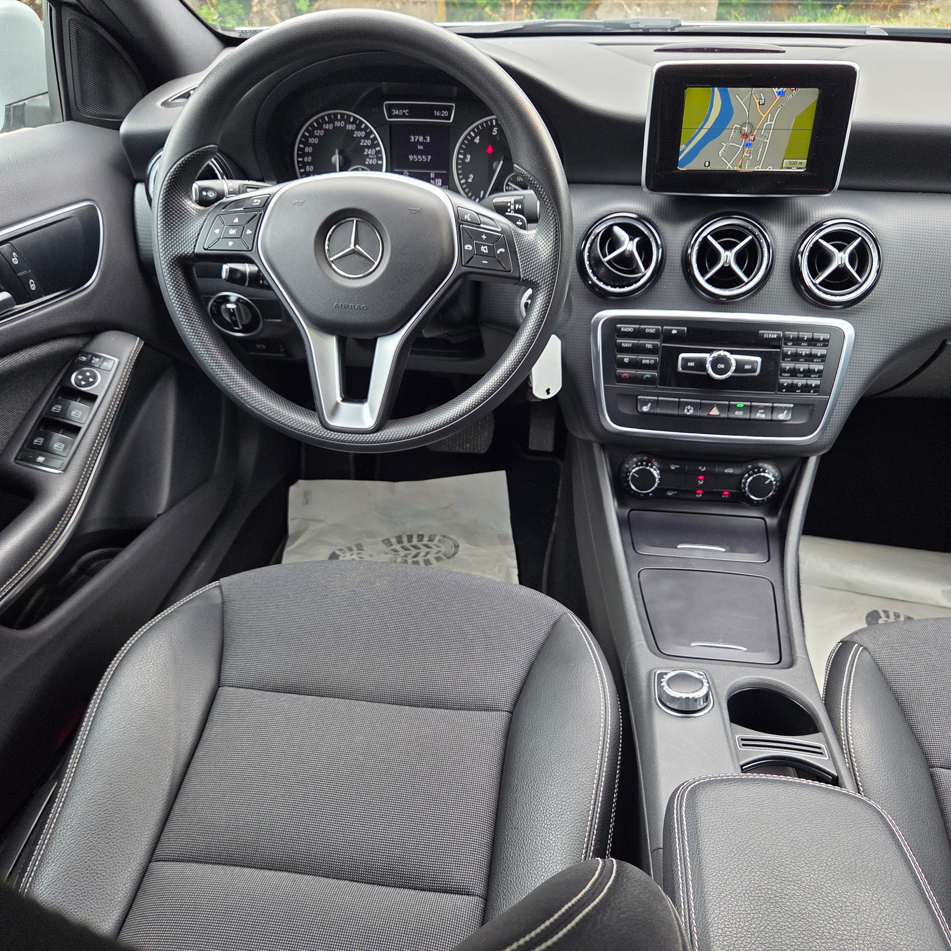 MERCEDES-BENZ A 180 Style 7G-DCT-image-11