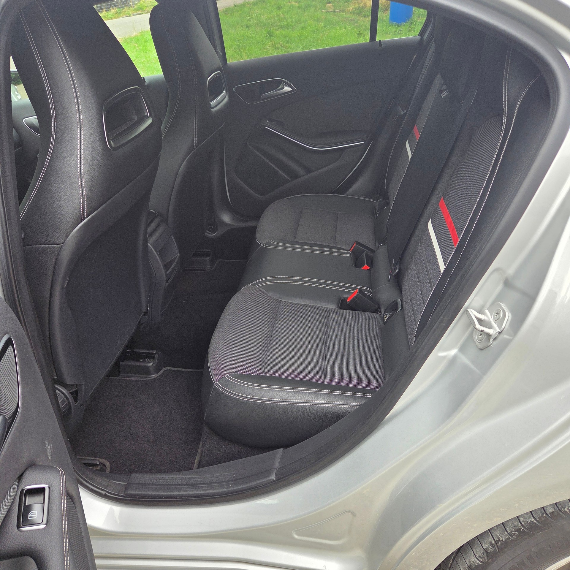 MERCEDES-BENZ A 180 Style 7G-DCT-image-9