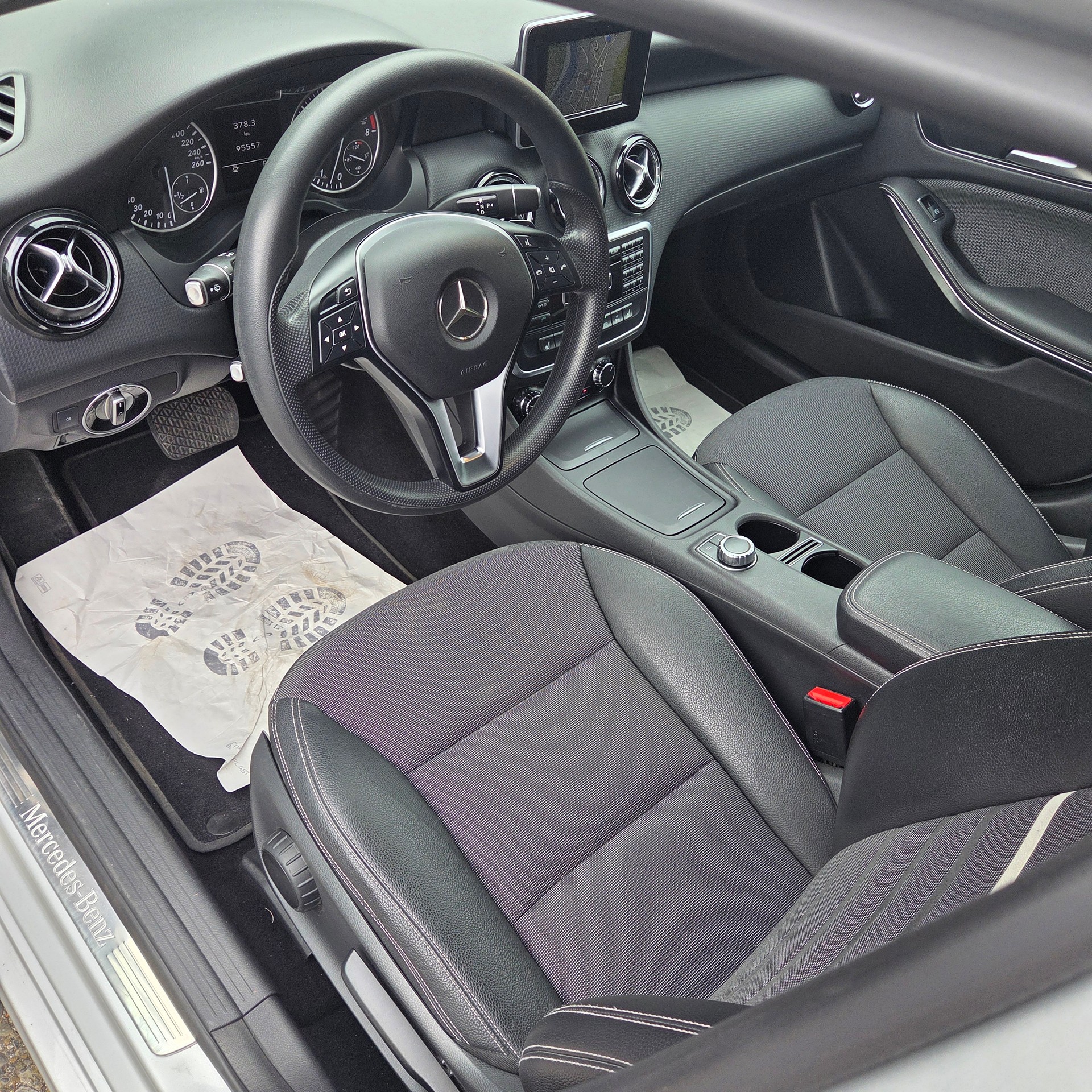 MERCEDES-BENZ A 180 Style 7G-DCT-image-12