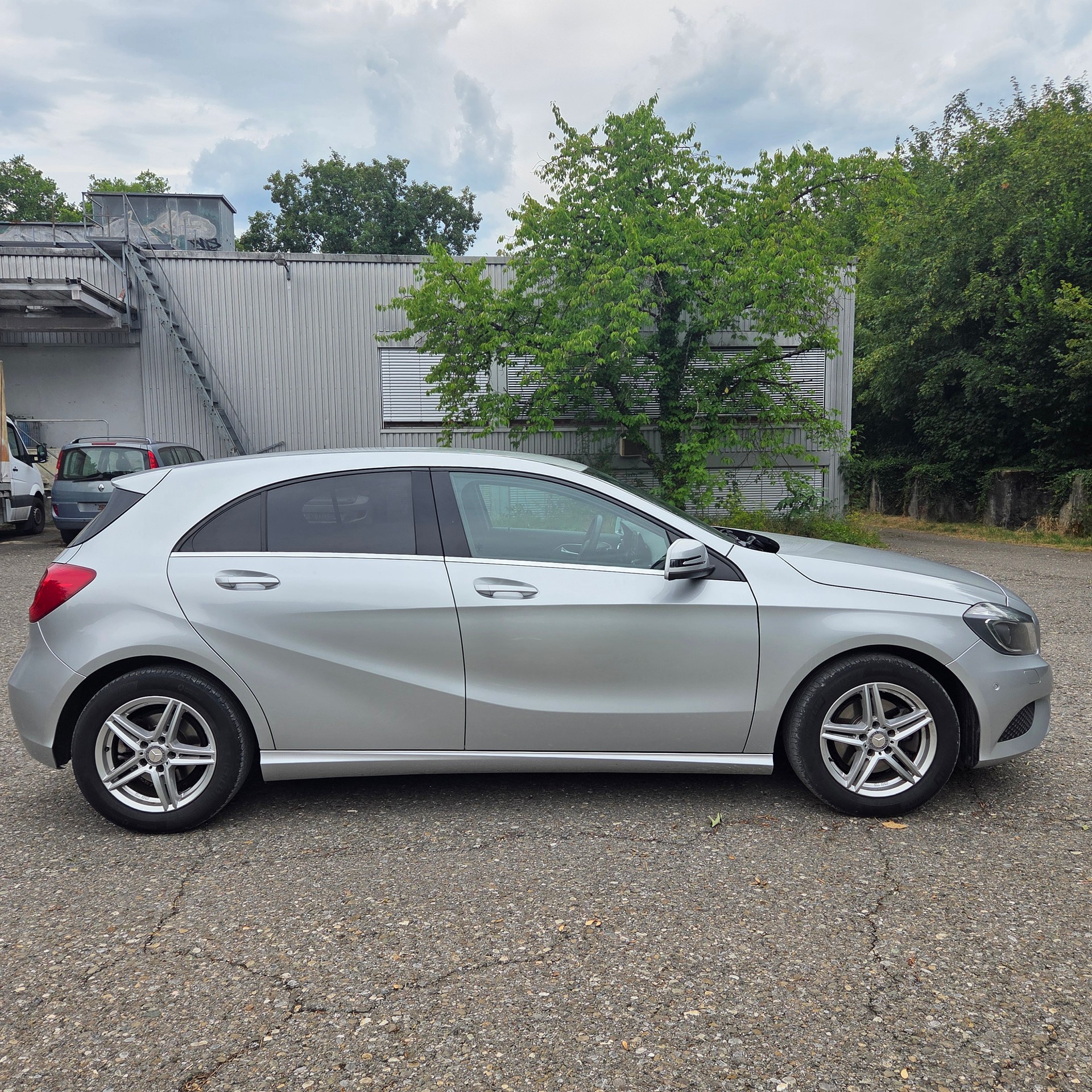MERCEDES-BENZ A 180 Style 7G-DCT-image-4