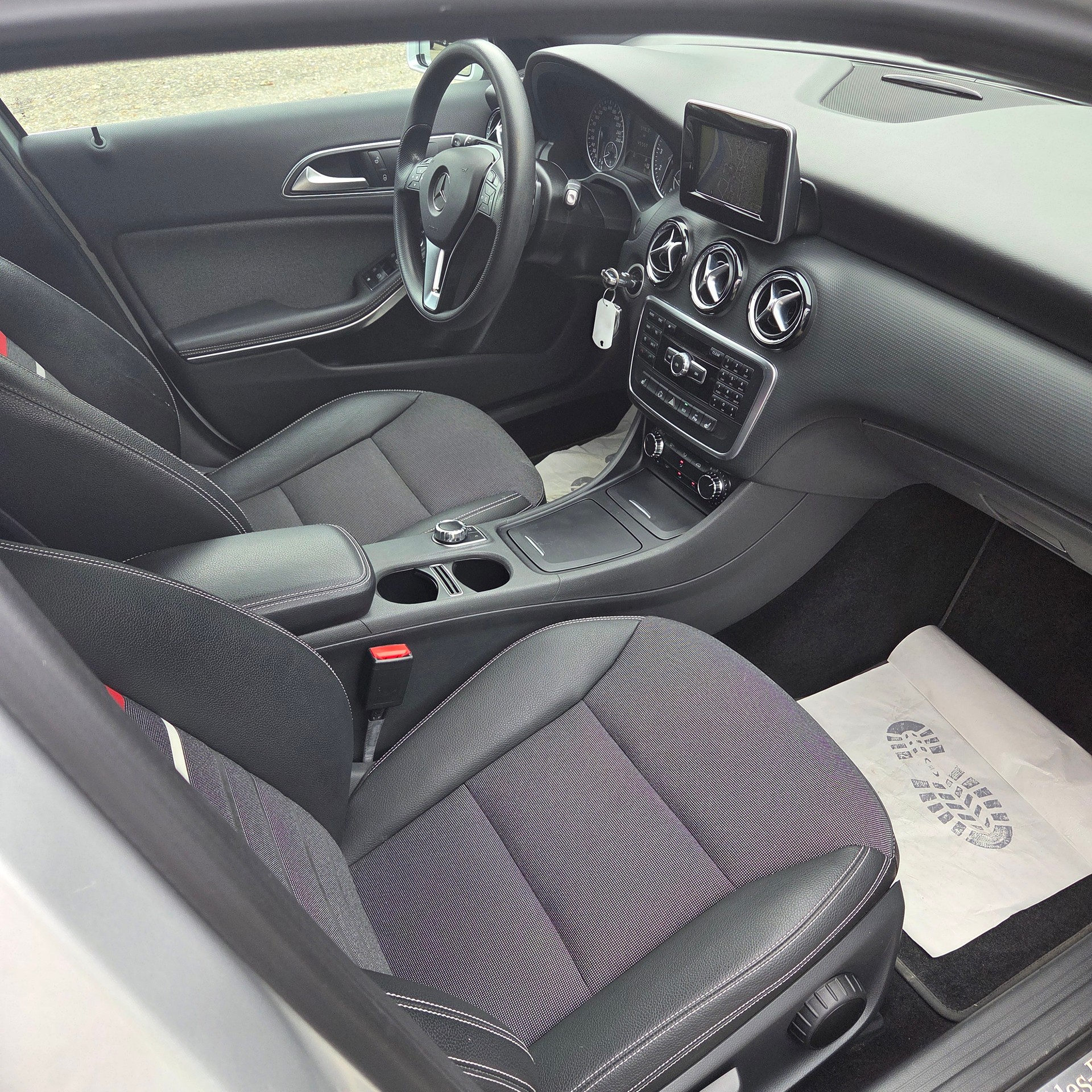 MERCEDES-BENZ A 180 Style 7G-DCT-image-10