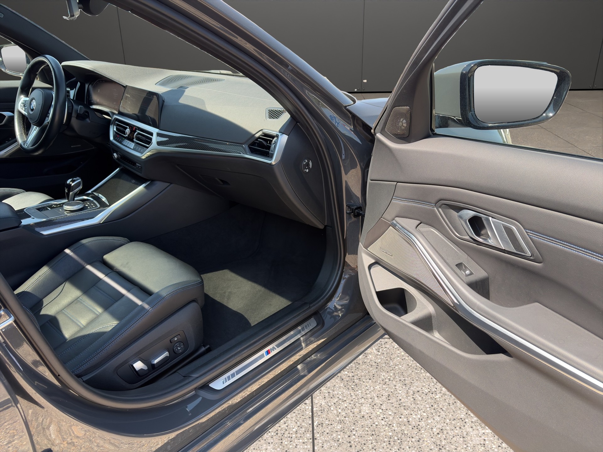 BMW 320d xDrive 48V Touring M Sport Steptronic-image-10