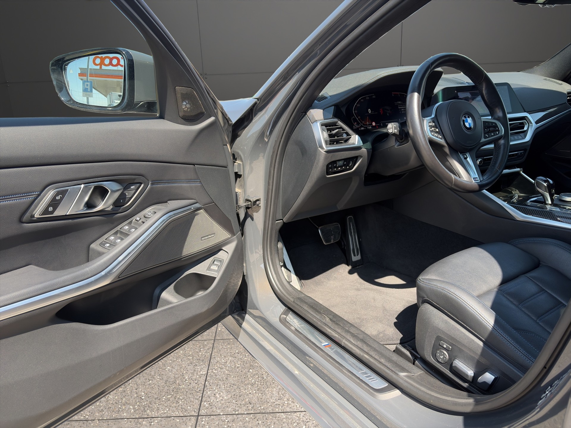 BMW 320d xDrive 48V Touring M Sport Steptronic-image-9