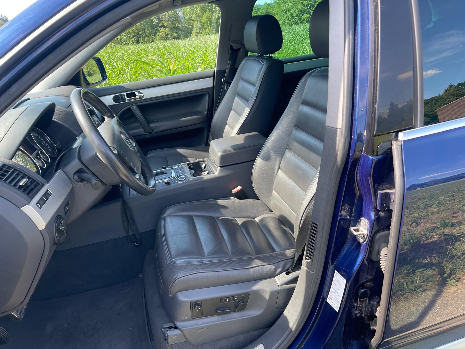 VW Touareg 4.2 V8 Automatic-image-4