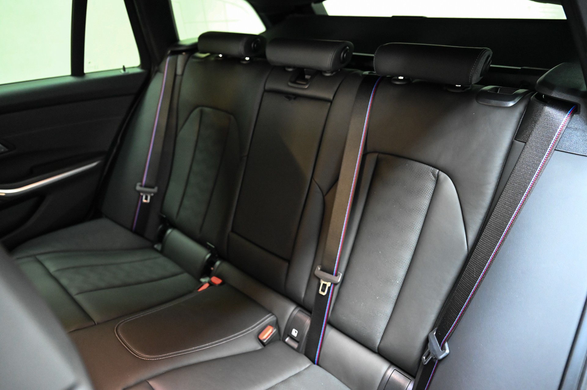 BMW M3 Competition xDrive Touring-image-27