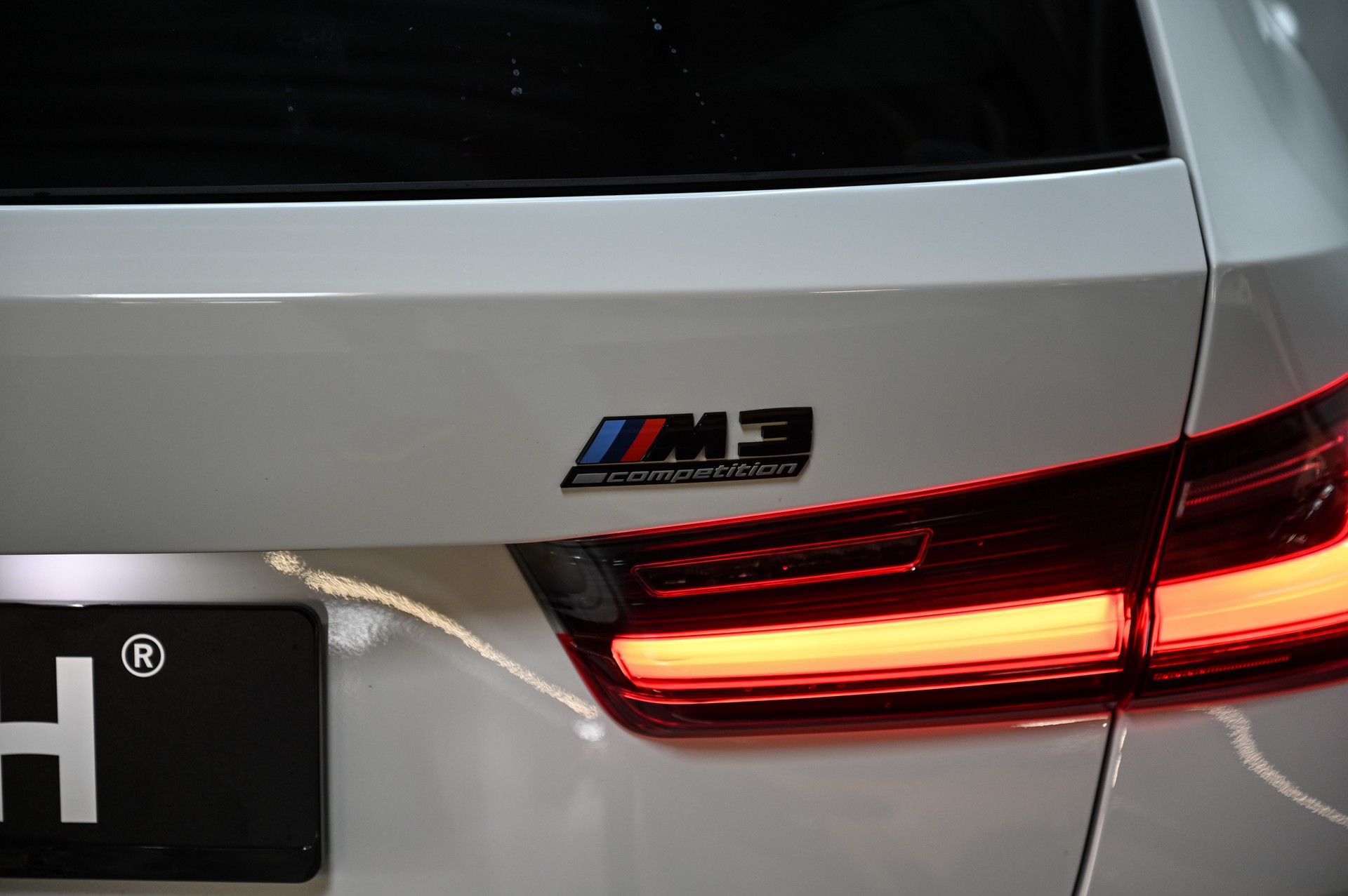 BMW M3 Competition xDrive Touring-image-19