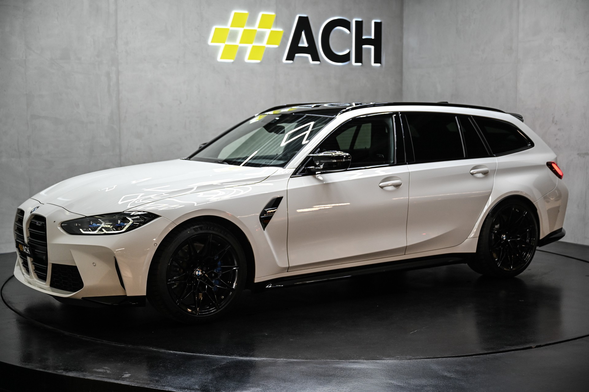 BMW M3 Competition xDrive Touring-image-8