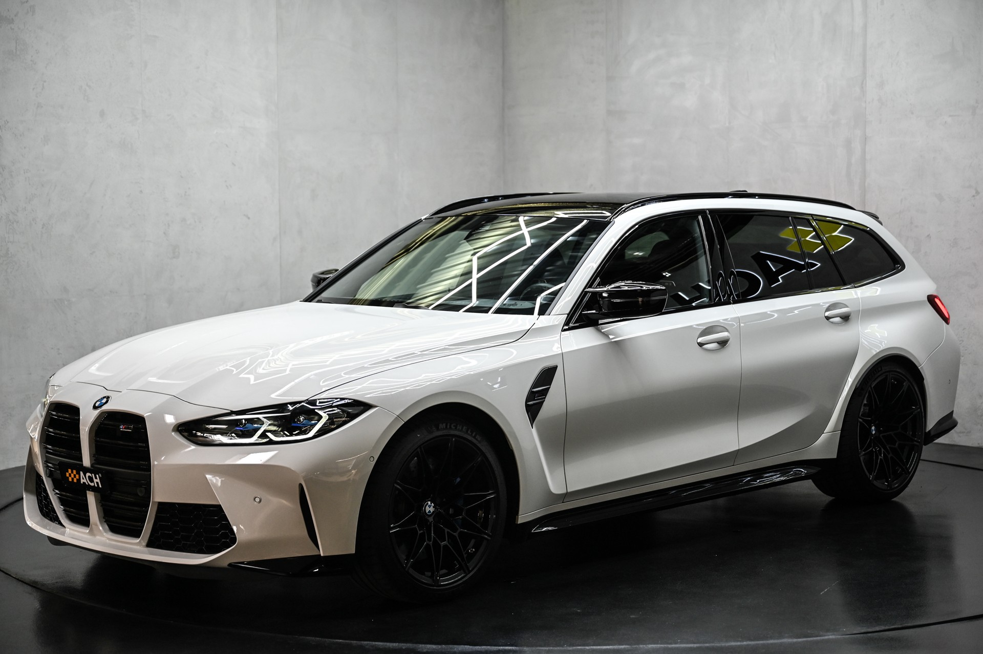 BMW M3 Competition xDrive Touring-showroom-element-2