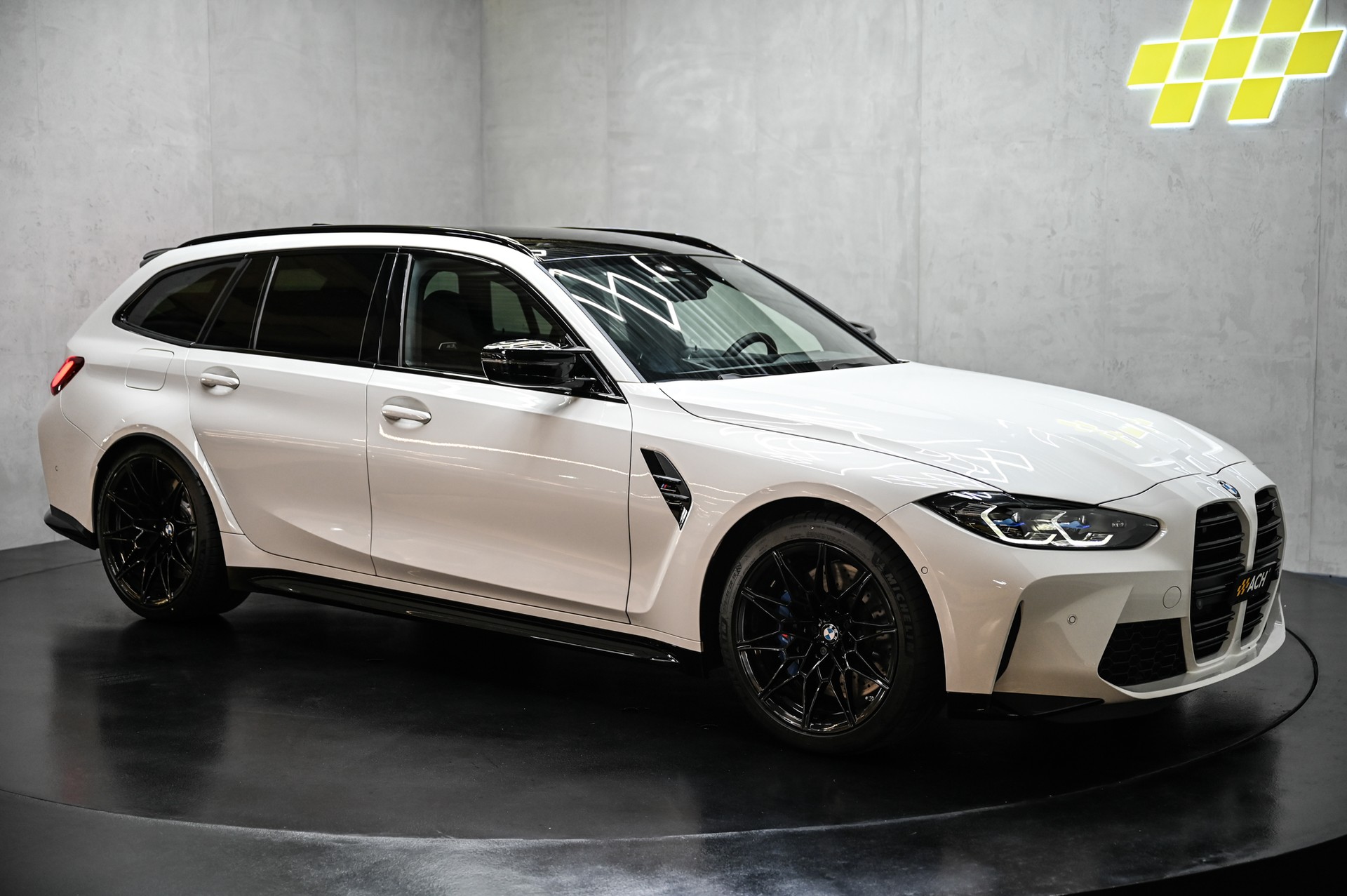 BMW M3 Competition xDrive Touring-image-9