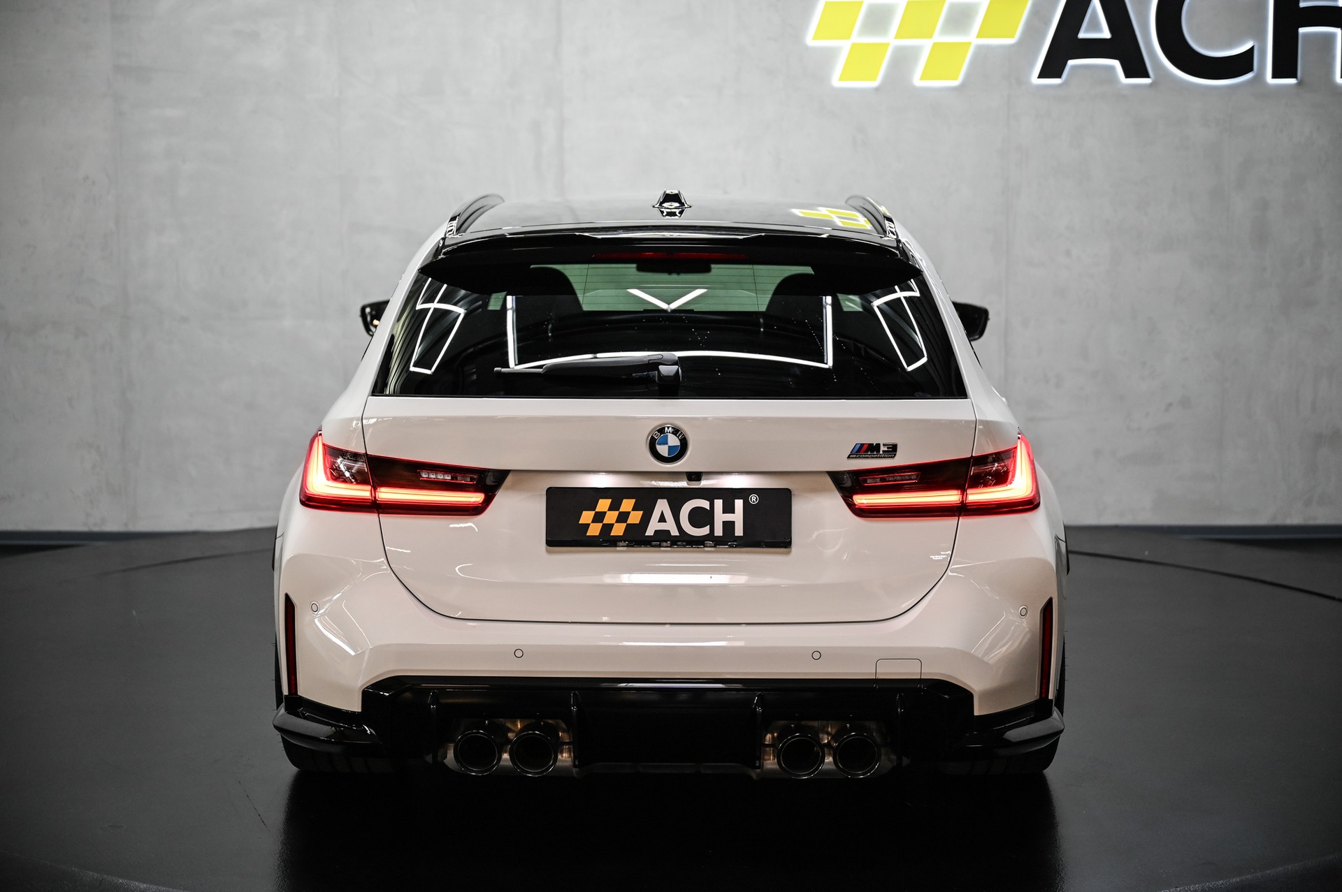 BMW M3 Competition xDrive Touring-image-4