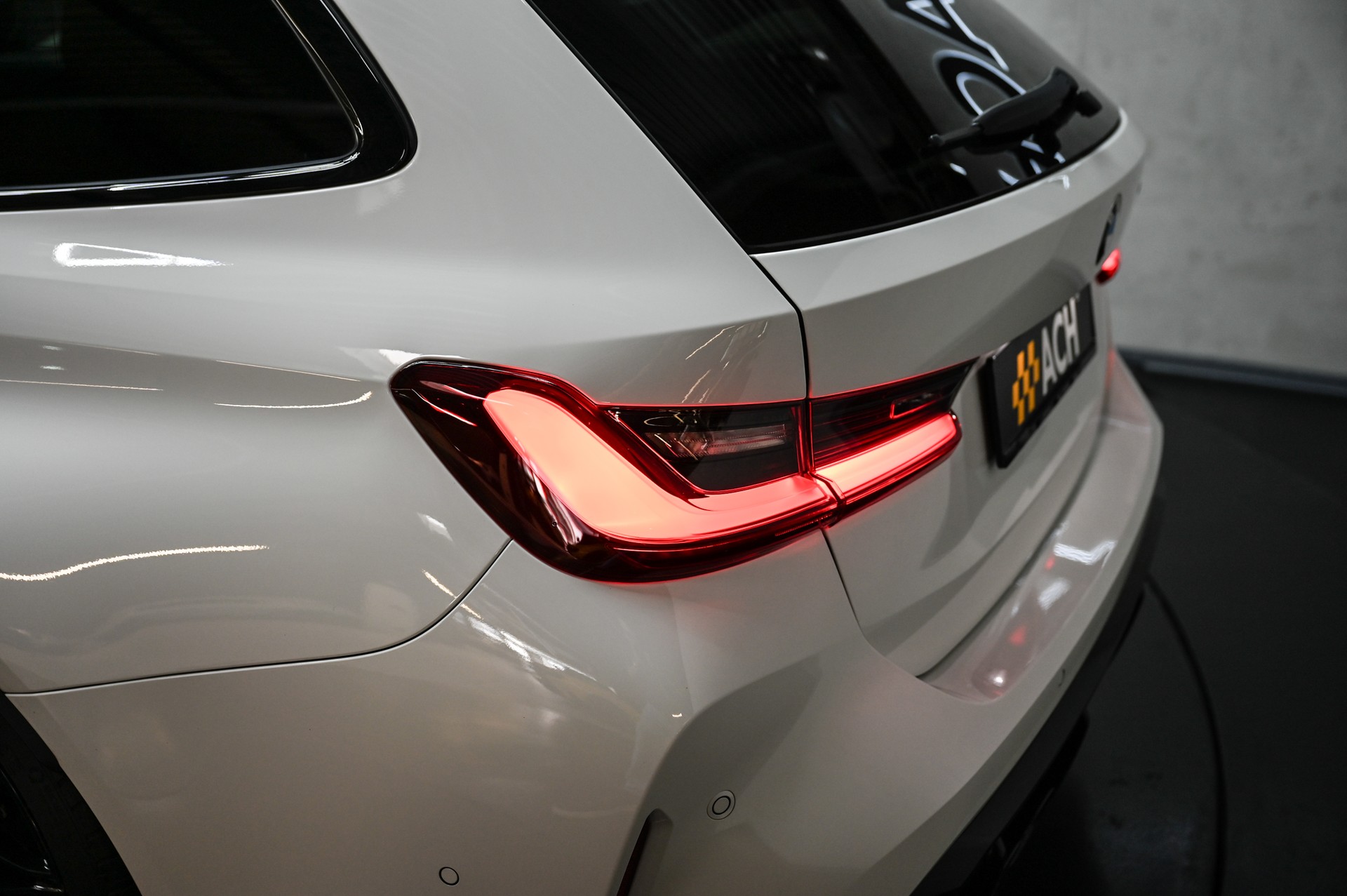 BMW M3 Competition xDrive Touring-image-17
