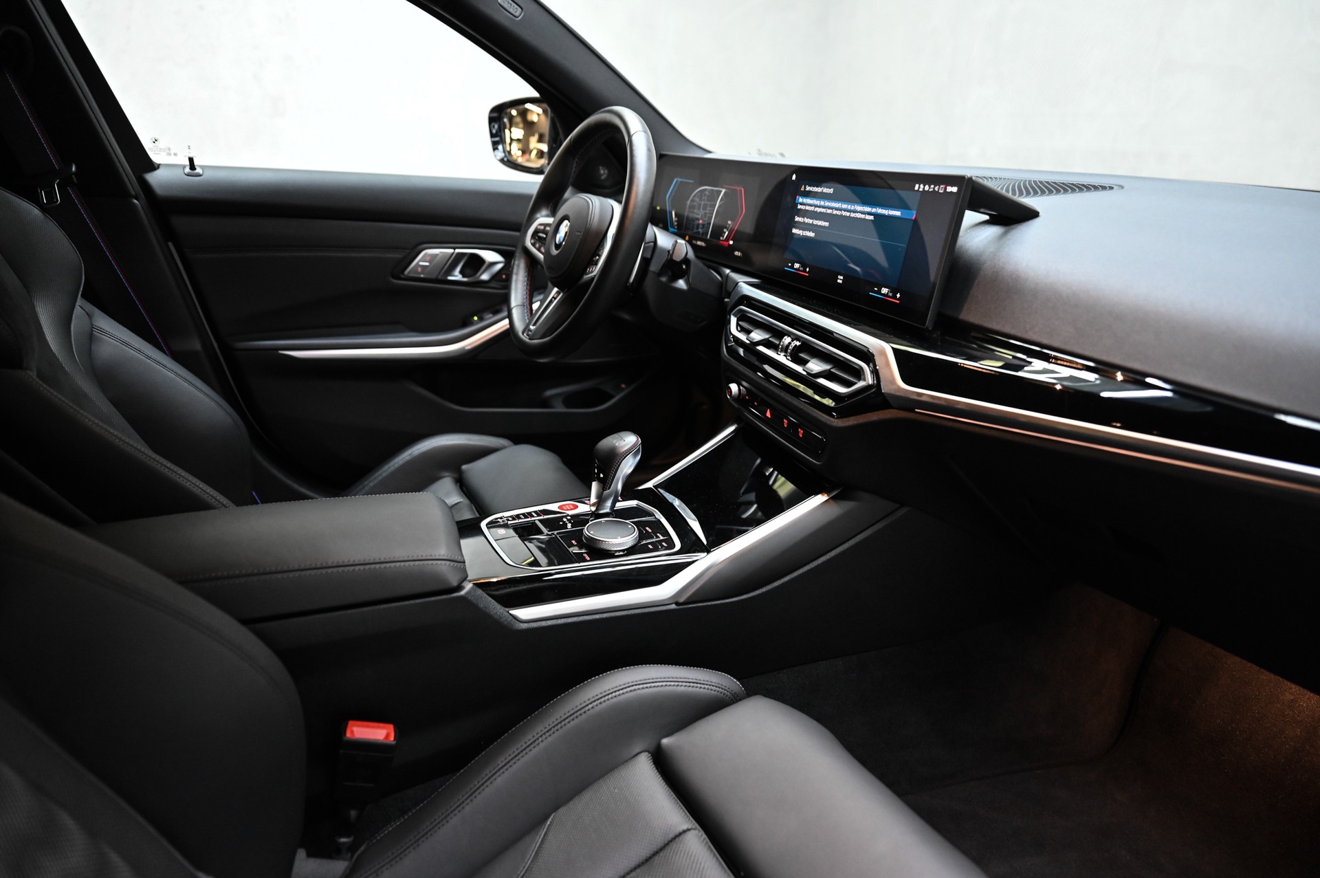 BMW M3 Competition xDrive Touring-image-32